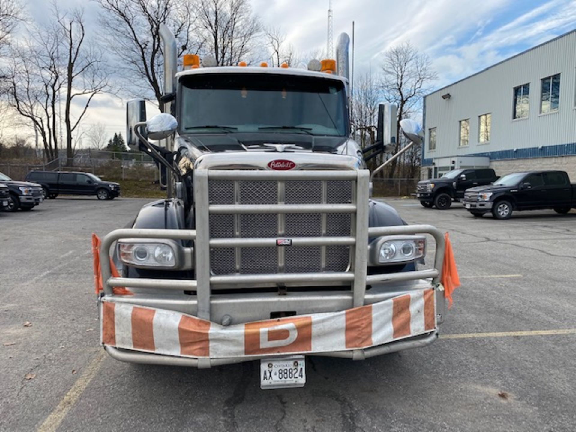 PETERBILT, 567, TRI-AXLE, SLEEPER TRUCK TRACTOR, CUMMINS ISX 15, 525 HP, DIESEL ENGINE, EATON, - Image 2 of 31