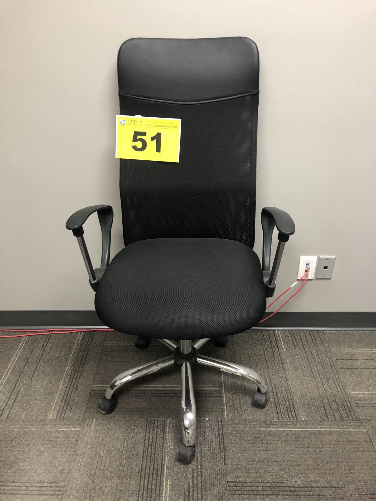 BLACK FABRIC EXECUTIVE OFFICE CHAIR ON WHEELS
