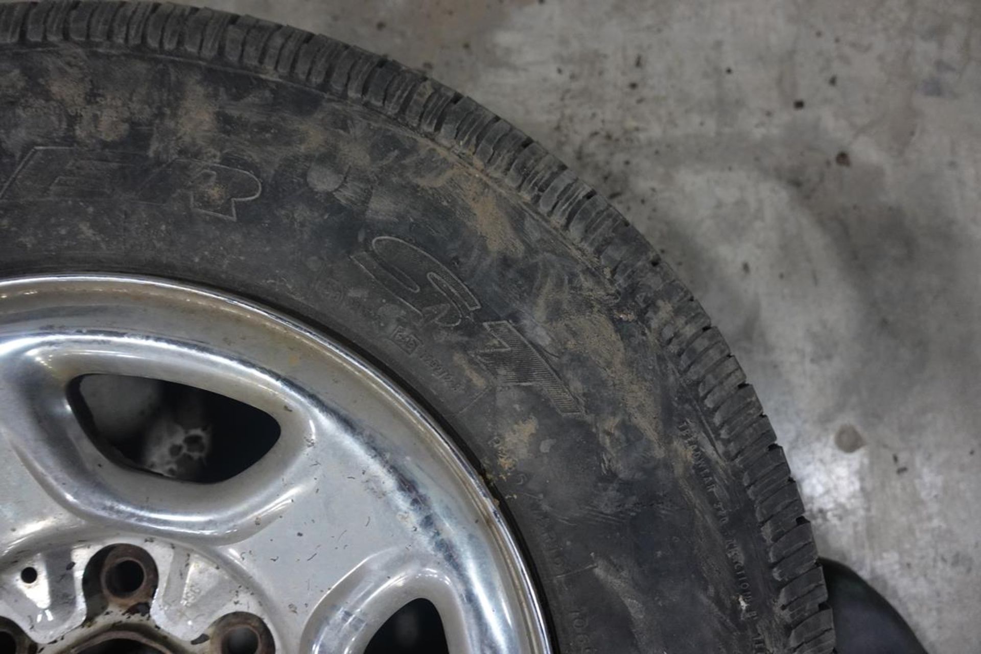 LOT OF (1) BF GOODRICH, 245/65R17, TIRE, (1) WINTER SLALOM, TIRE AND (1) GOODYEAR, WRANGLER, P235/ - Image 24 of 25