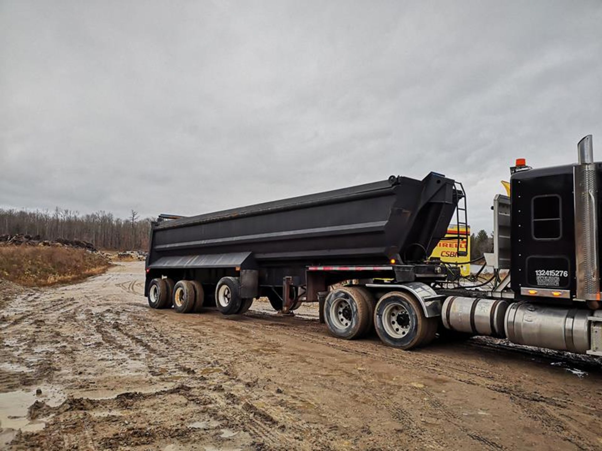 RAGLAN, TRI-AXLE, TRAILER, VIN #289A4S518N1011909 (LOCATED AT 8308 10TH LINE, - Image 7 of 14