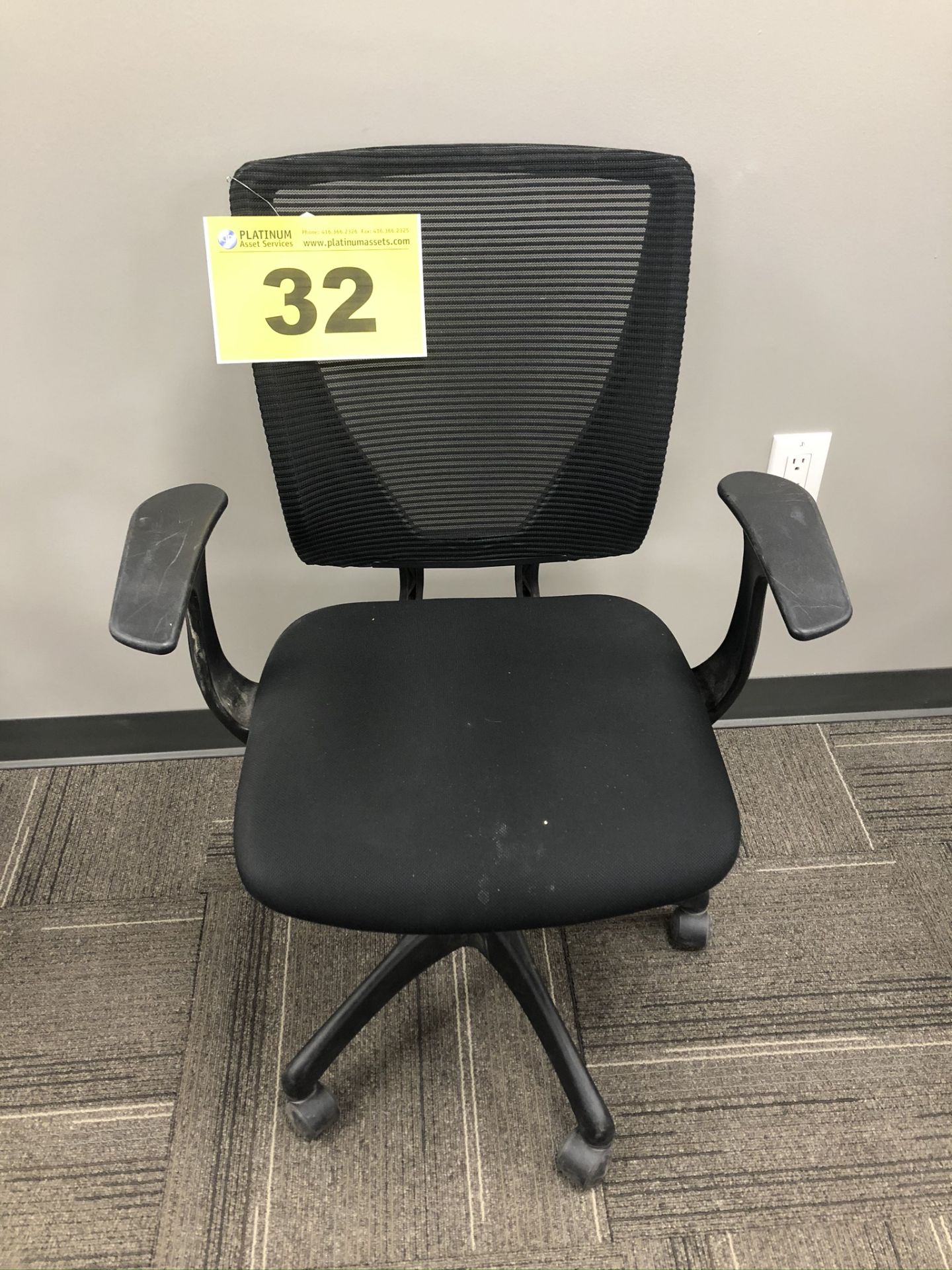 BLACK, FABRIC OFFICE CHAIR ON WHEELS