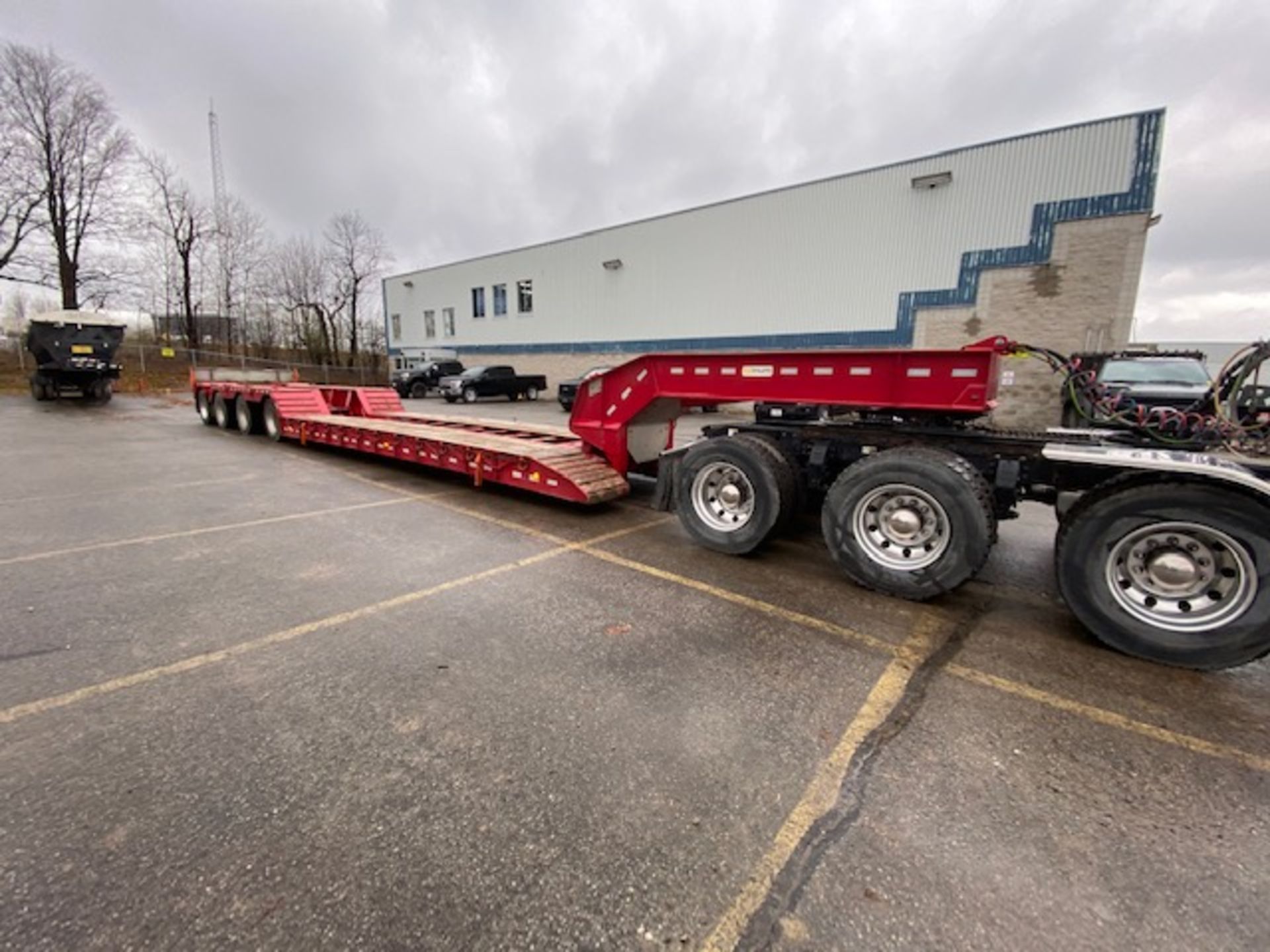 JC TRAILERS, TRI AXLE, 55 TON, GOOSE NECK, LOWBOY TRAILER, AIR RIDE, HYDRAULIC DETACHABLE GNF, PIN - Image 7 of 23