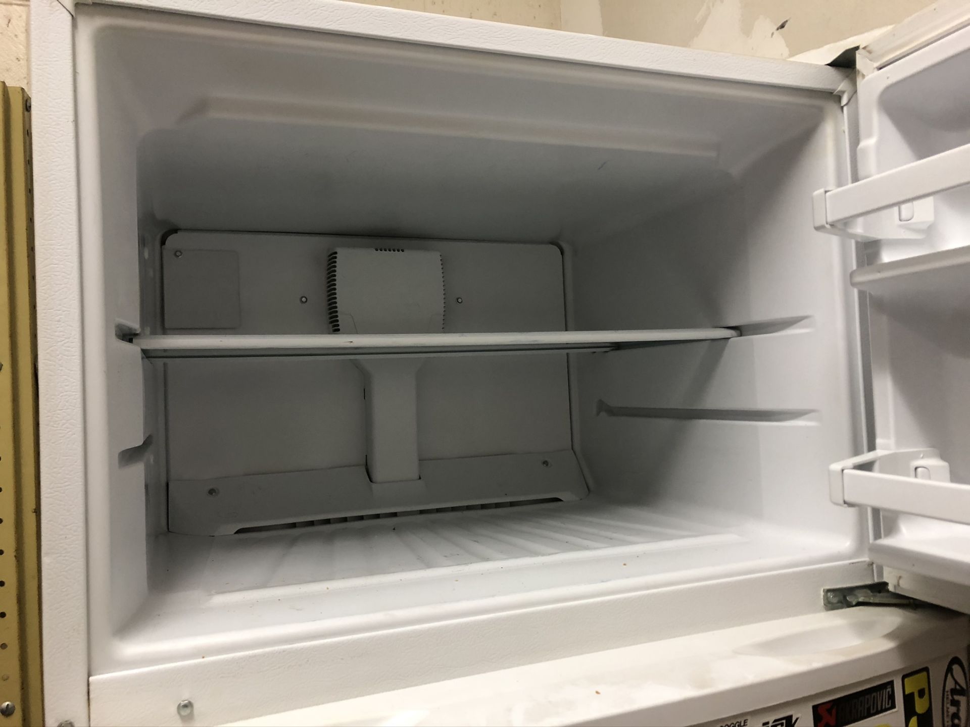 INGLIS, REFRIGERATOR / FREEZER - Image 3 of 4