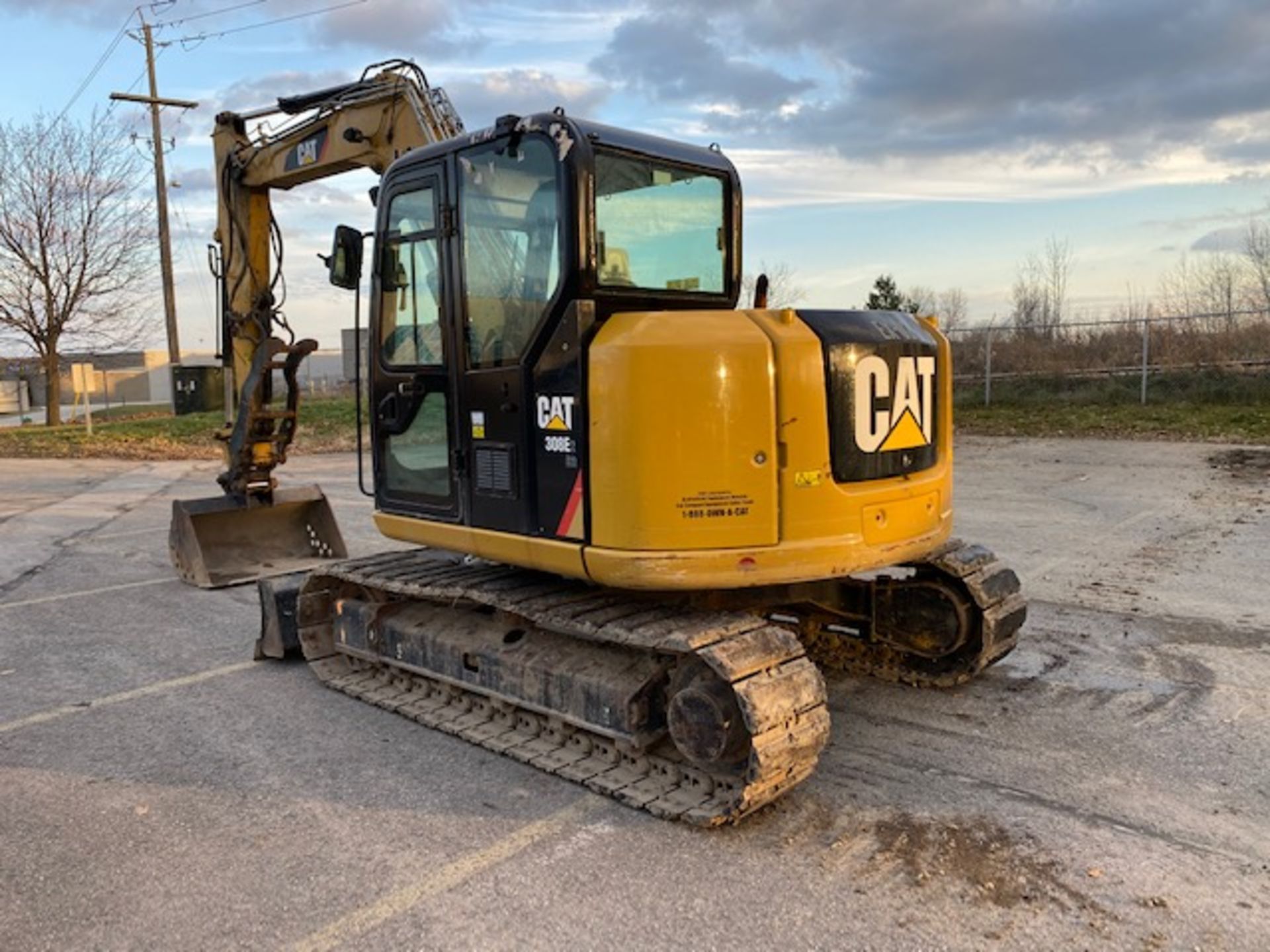 CATERPILLAR, 308E, RUBBER TRACK MOUNTED, HYDRAULIC MINI-EXCAVATOR, THUMB ATTACHMENT, ENCLOSED CAB, - Image 5 of 16