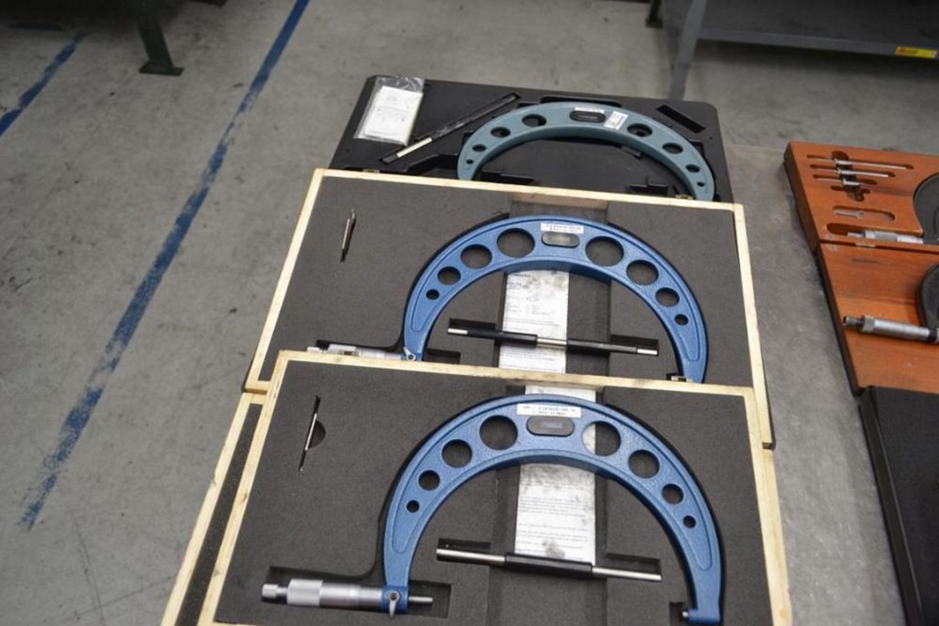 LOT: (3) Outside Micrometers