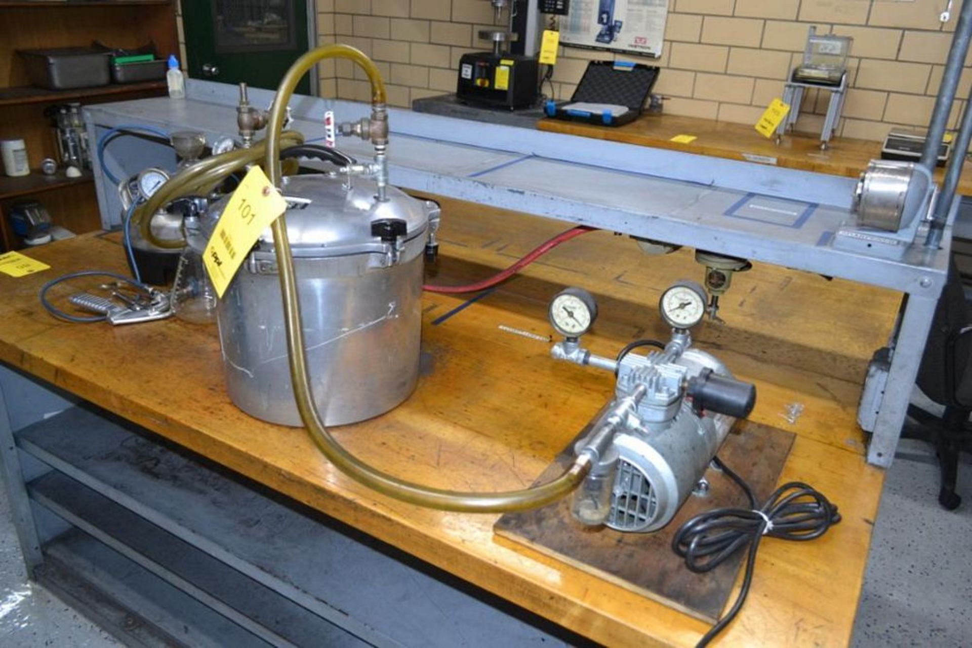 LOT: Vacuum Pump & (2) Pressure Pots with Spray Gun