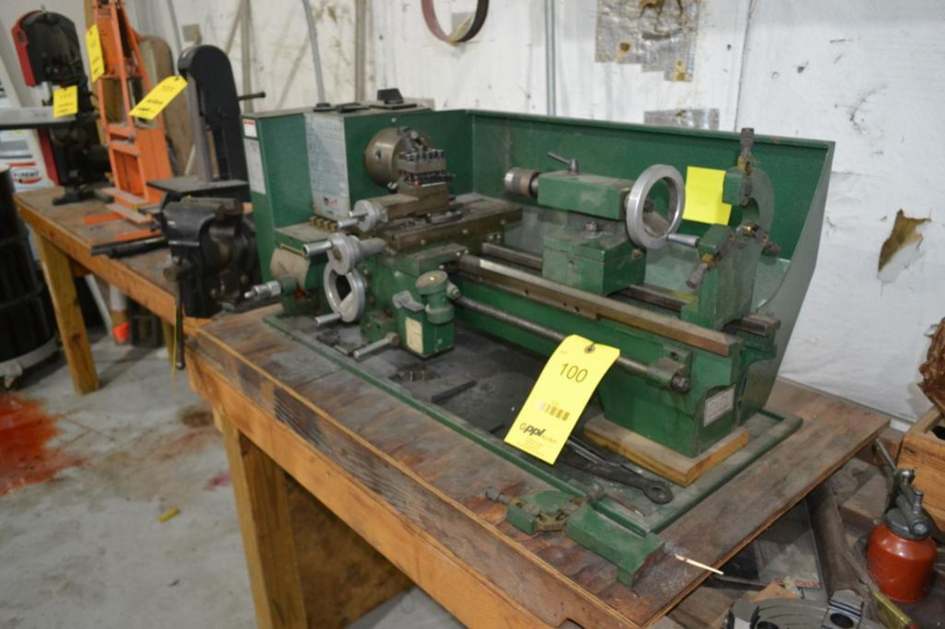 Grizzly 9 in. x 22 in. Bench Lathe Model G-4000