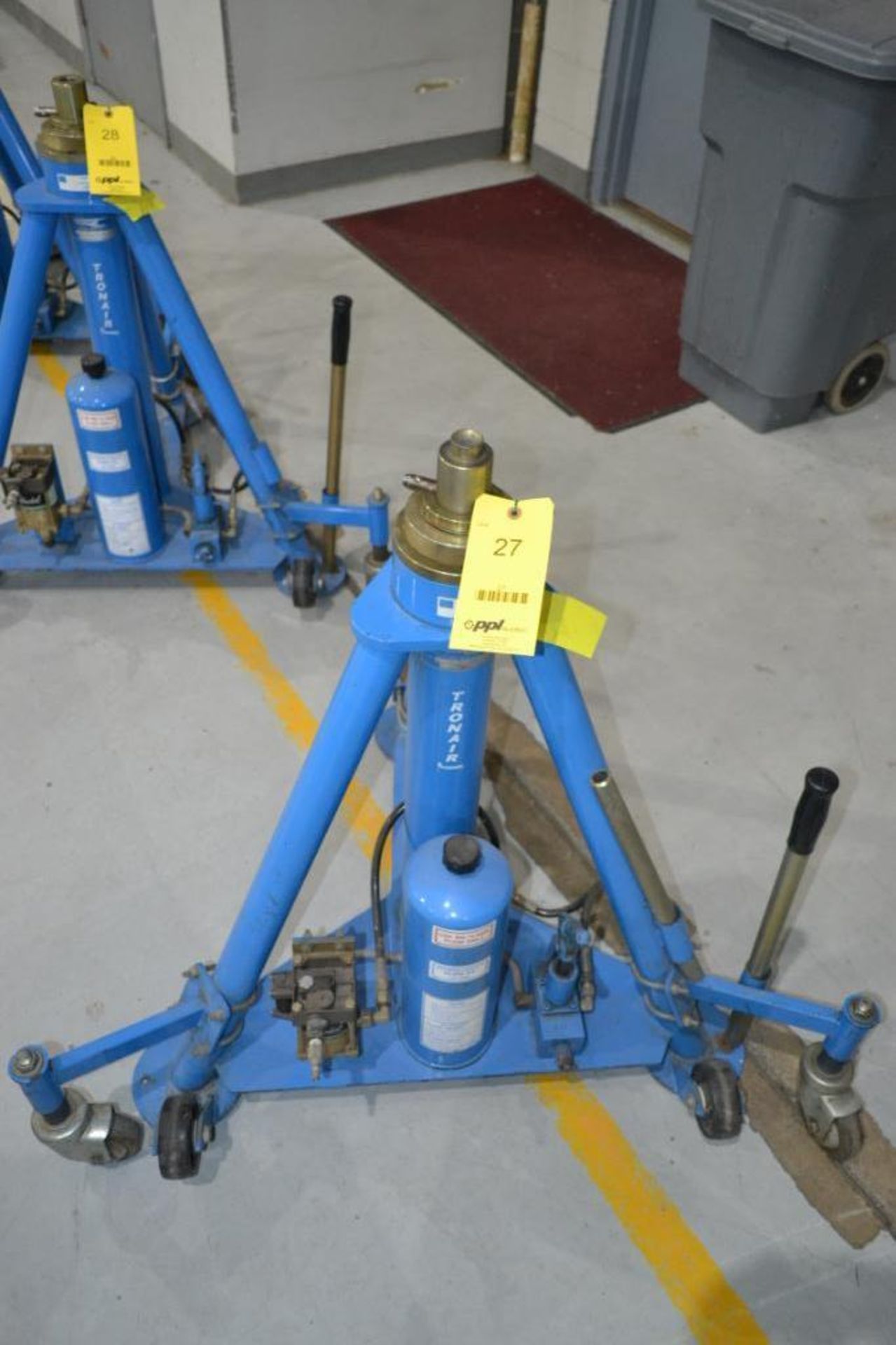 Tronair 20,000 lb. Portable Hydraulic Jack Model 02-1036-0100, S/N N/A