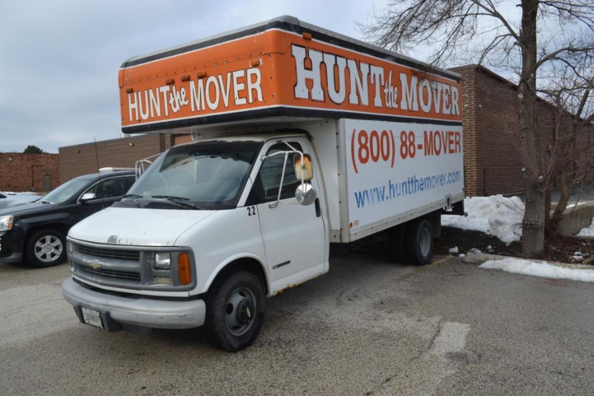 2002 Chevrolet Cut-Away 14 ft. Box Truck Model C3500, VIN 1GBJG31R121112614, 14 ft. Mover Body, Dua - Image 2 of 3