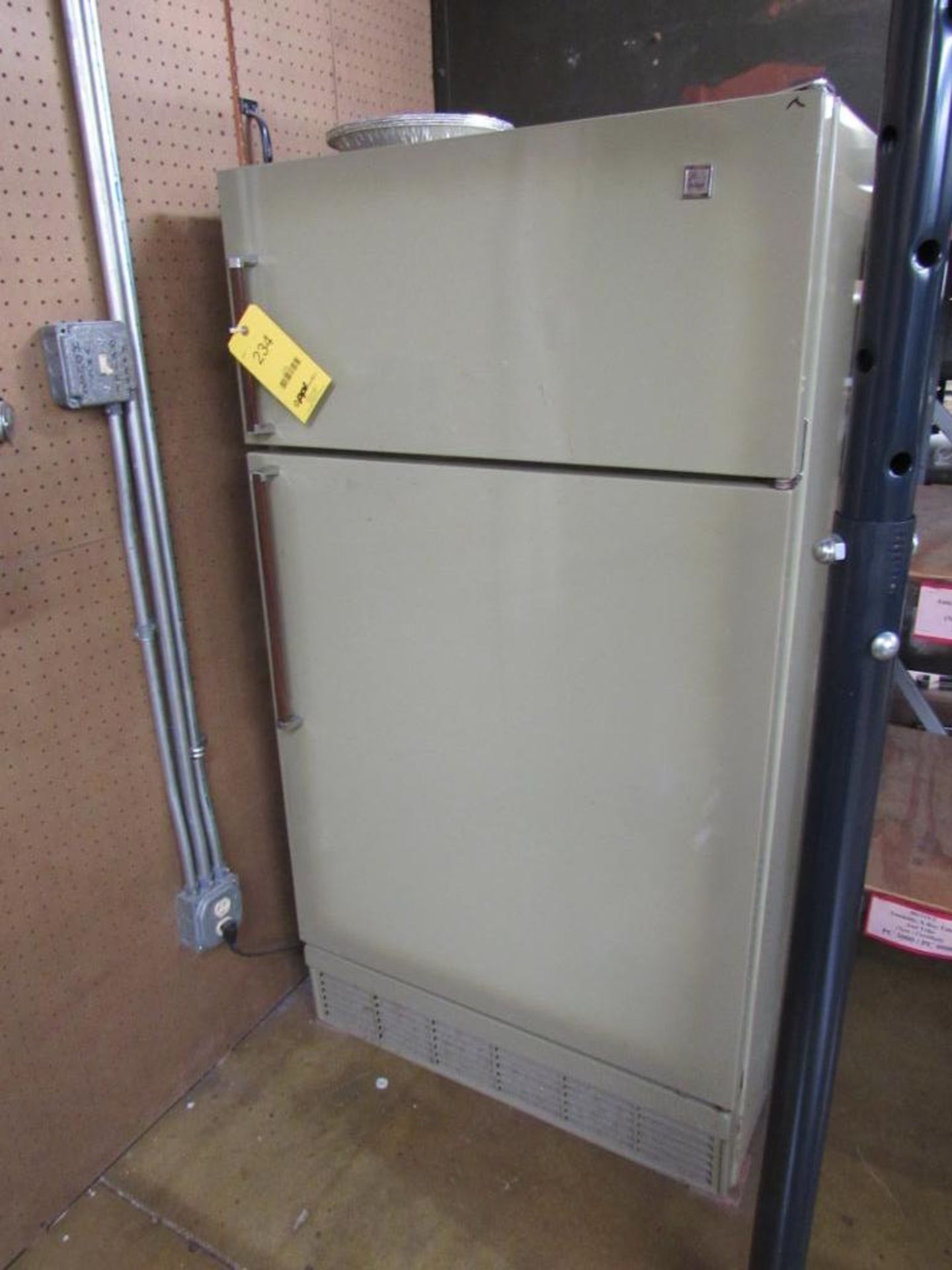 Sears Coldspot Refrigerator/Freezer (Area H)