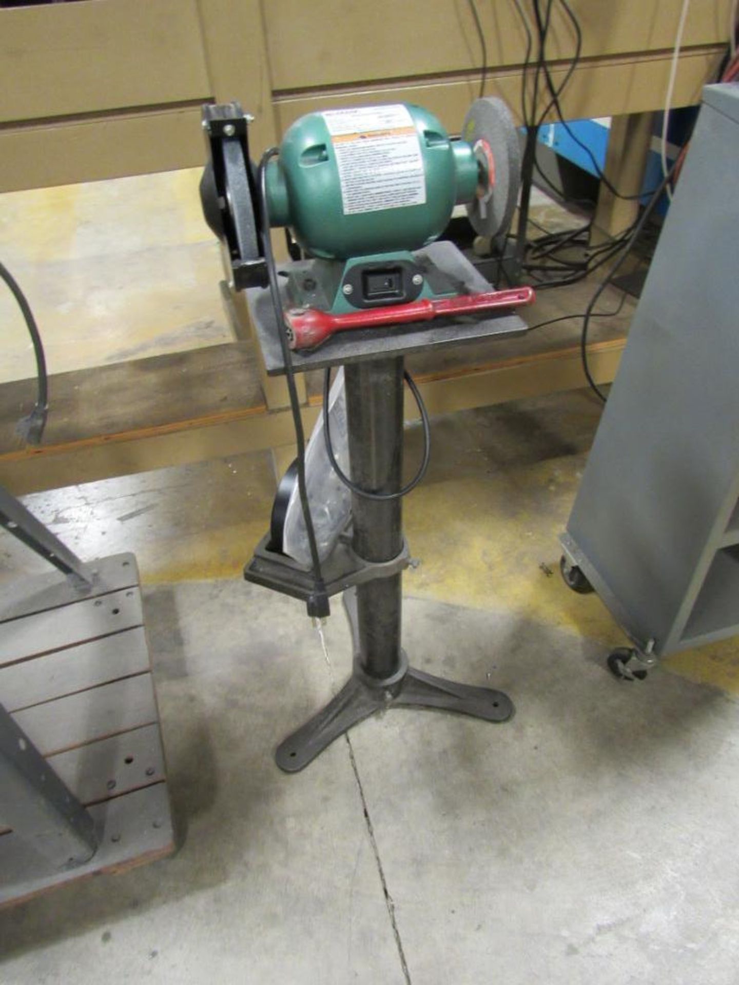 Grizzly 6 in. Double End Bench Grinder, on Stand (Area C)