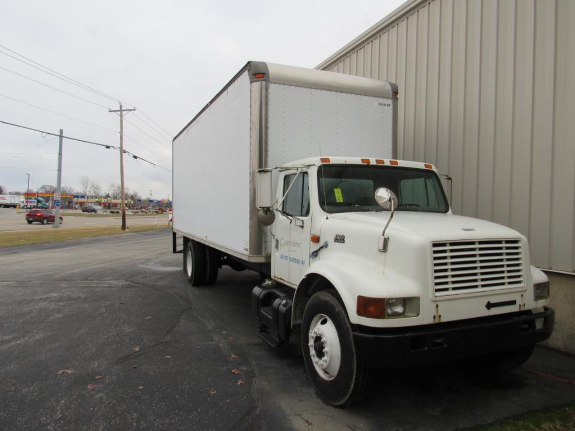 1998 International 24 ft. Box Truck Series 4000 Model 4700, VIN 1HTSCAAM5WH518576