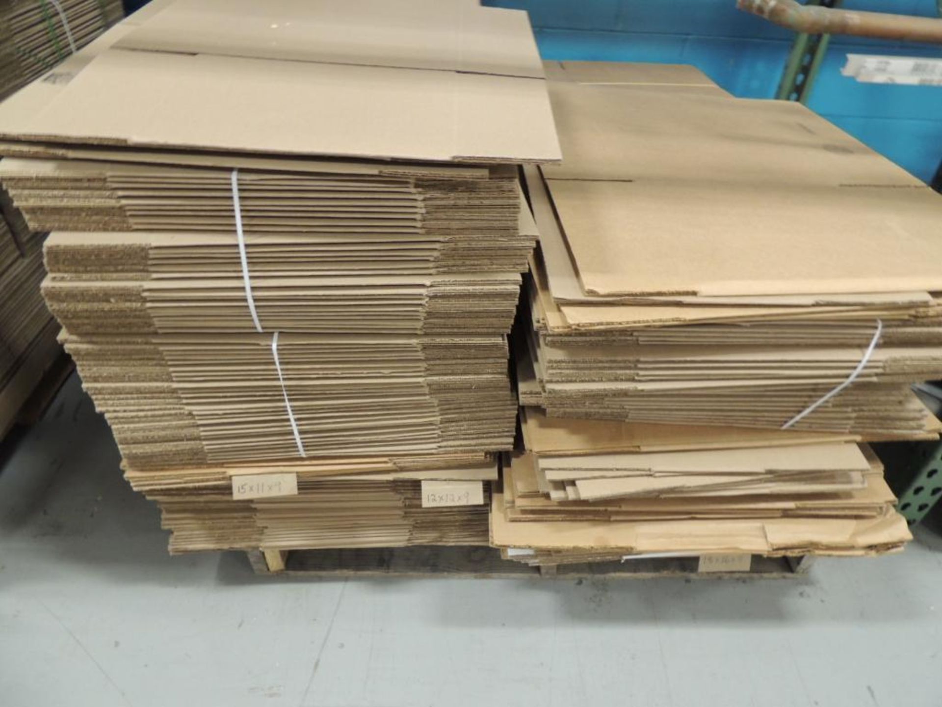 LOT: Cardboard Boxes (21) Pallets Various sizes - Image 12 of 18