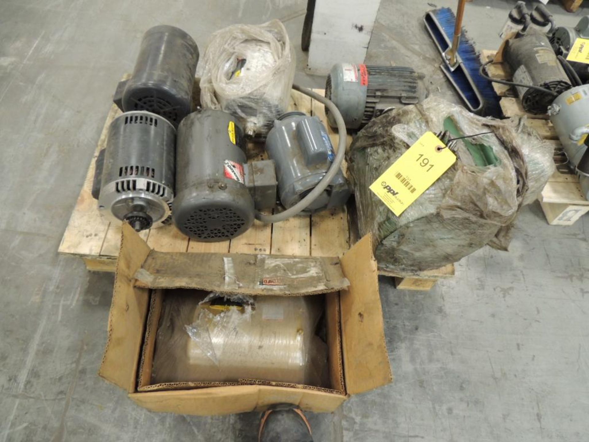 LOT: Electric Motors, Premium Efficiancy 7.5 HP, 2 Baldor 1 HP, New, Dayton 1.5 HP, (3) Used 1 HP Mo