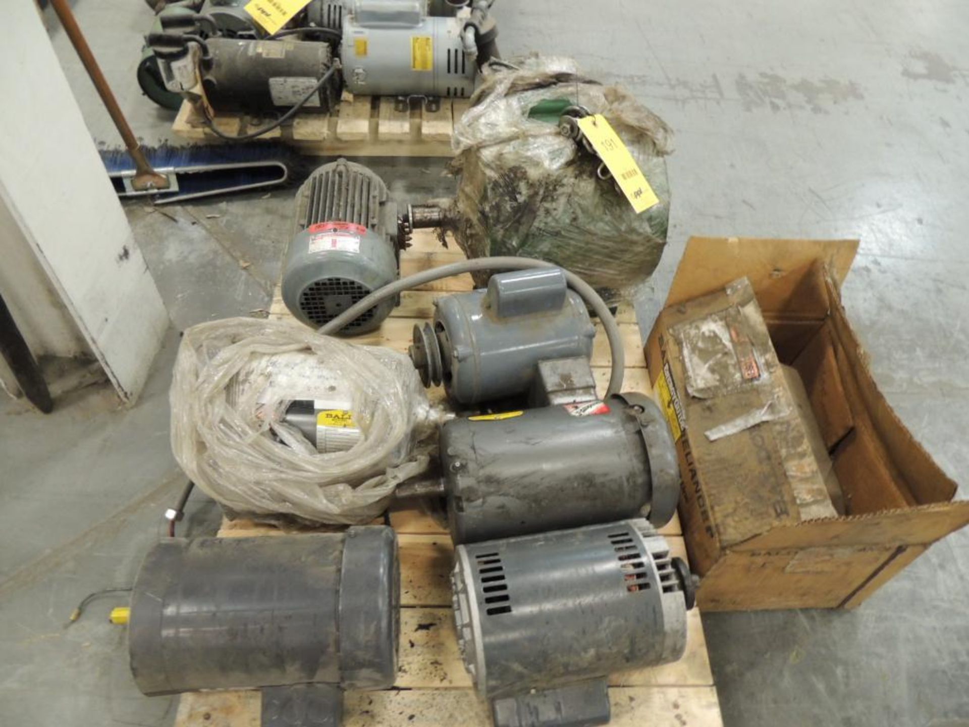 LOT: Electric Motors, Premium Efficiancy 7.5 HP, 2 Baldor 1 HP, New, Dayton 1.5 HP, (3) Used 1 HP Mo - Image 5 of 5