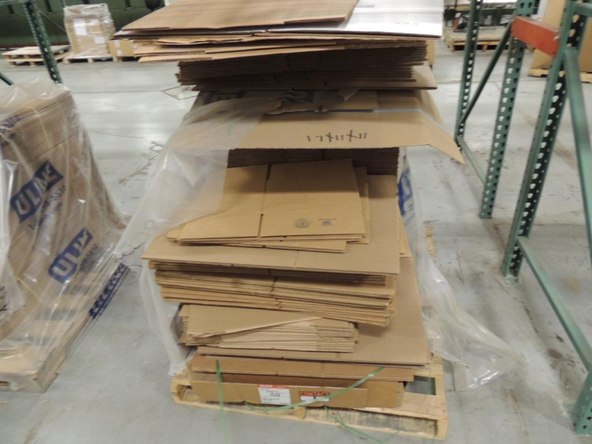 LOT: Cardboard Boxes (21) Pallets Various sizes - Image 15 of 18