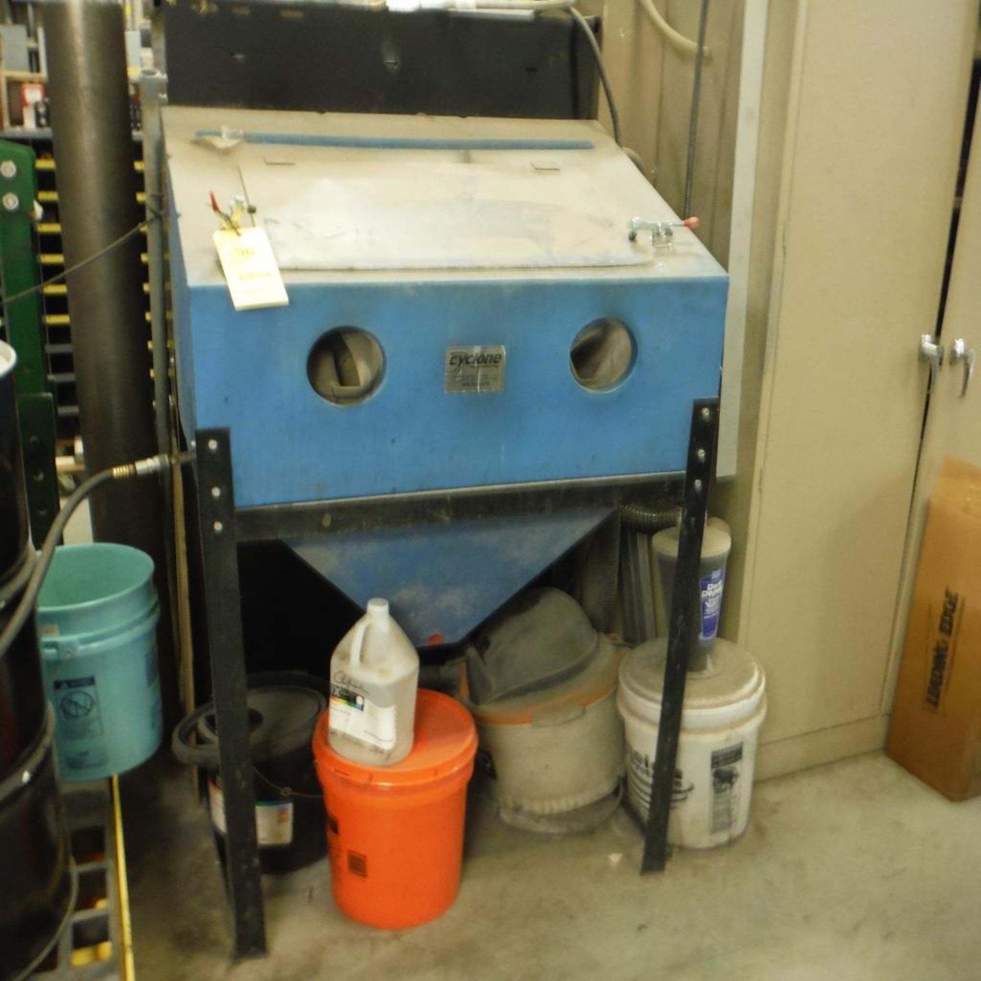 LOT: Cyclone Sandblast Cabinet With Dust Buddy Deluxe Cyclone Separator