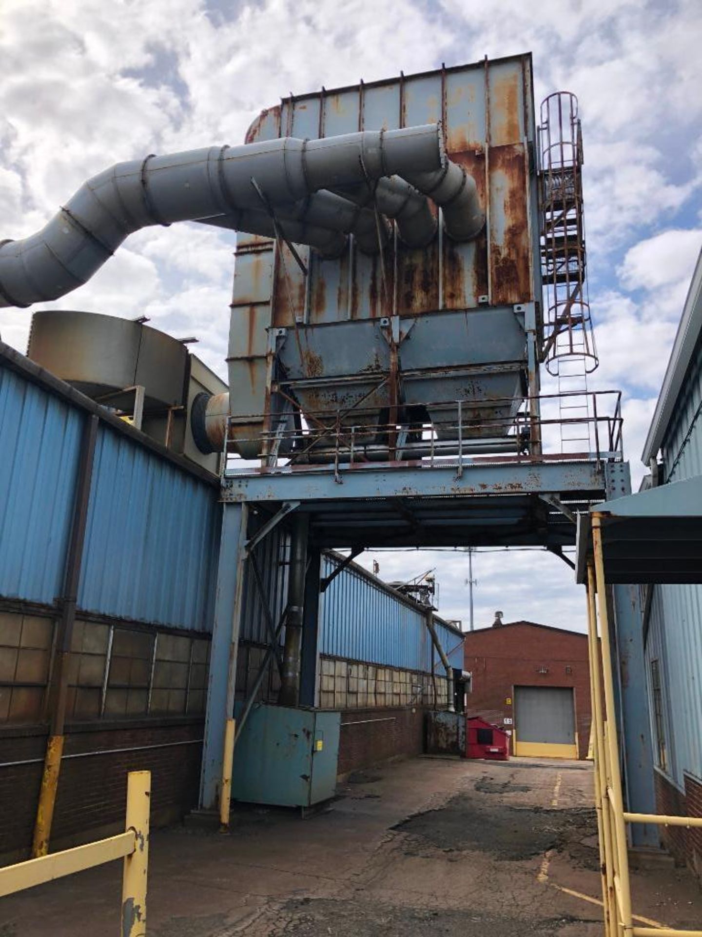 LOT: Shakeout Pulse Cannon Dust Collector, 125 hp Motor and Blower, 336 Bags