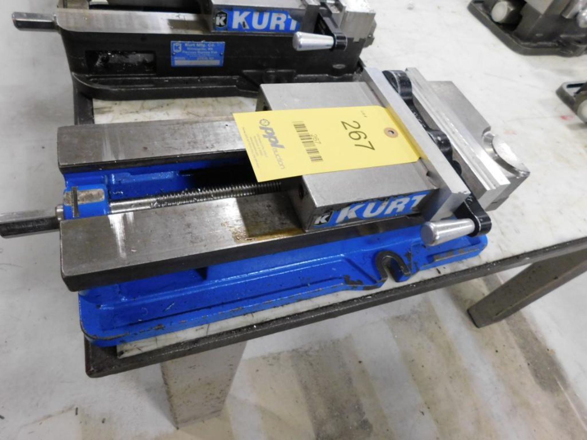 Kurt 6 in. Machine Vise