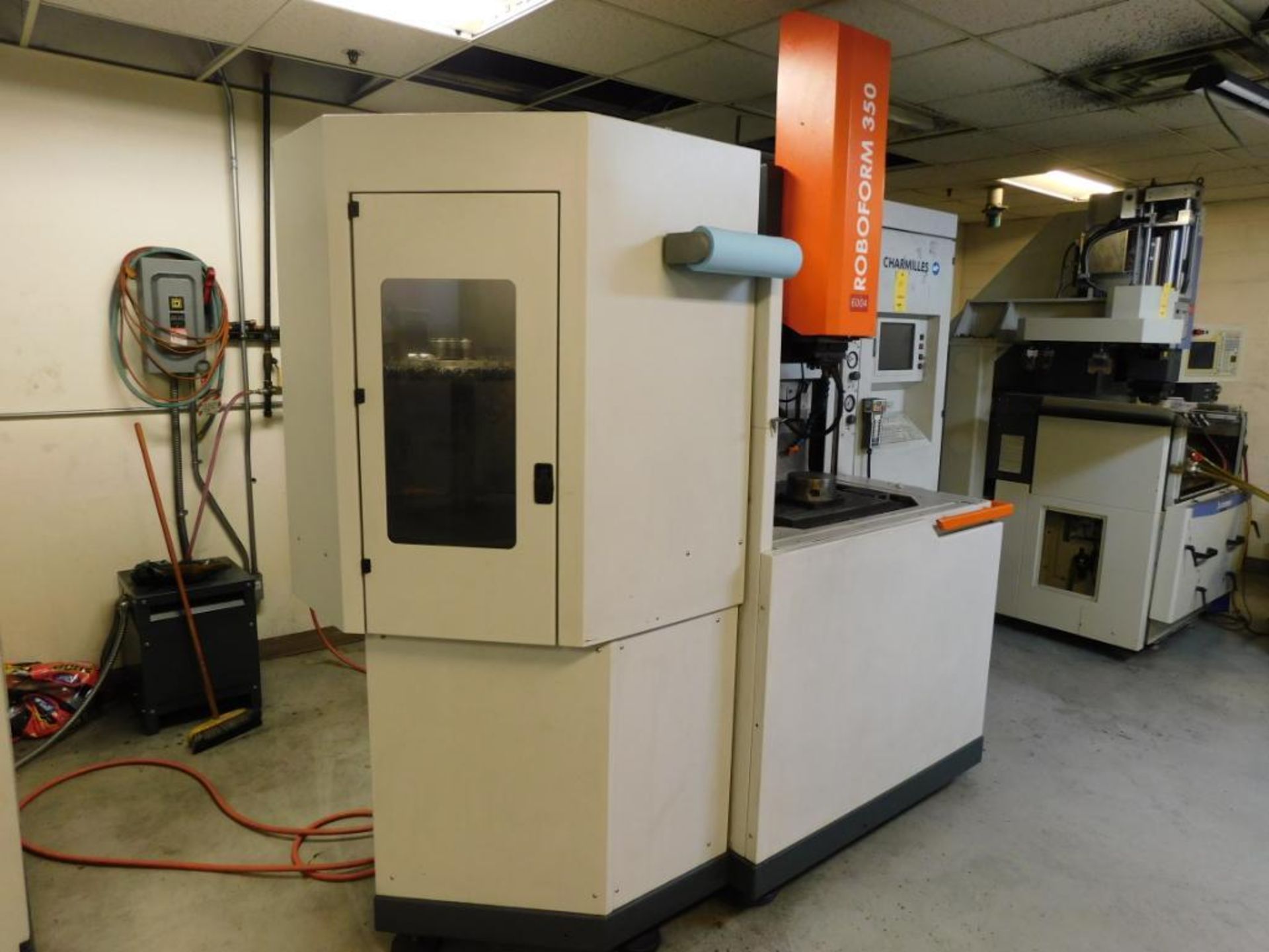 Charmilles CNC Die Sinker EDM Machine, Model Roboform 350, S/N 642242, 12.8 in. X-Axis, 9.8 in. Y-Ax - Image 2 of 4