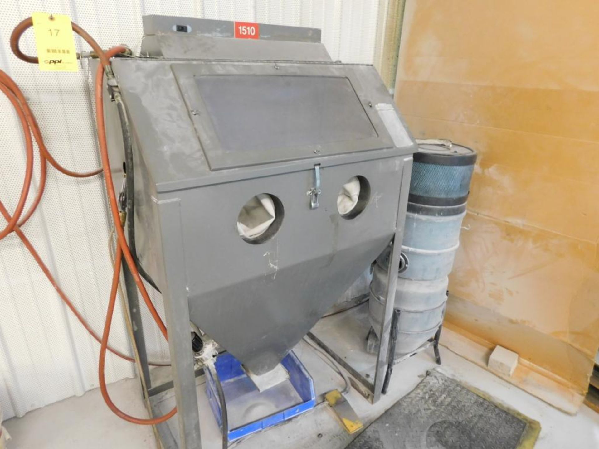 2-Hole Reach-In Blast Cabinet w/Dust Collector