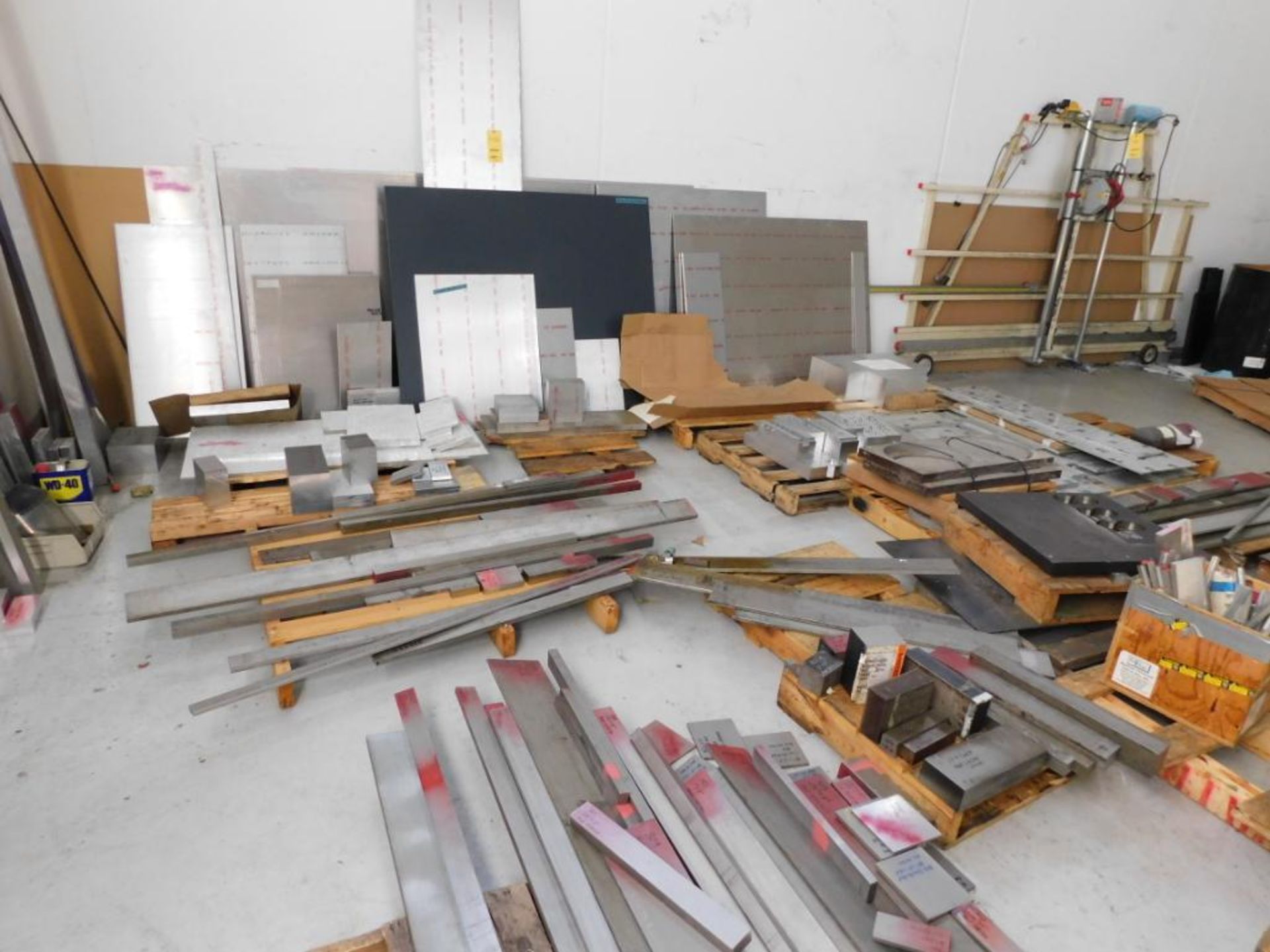 LOT: Aluminum and Steel Material - Image 2 of 3