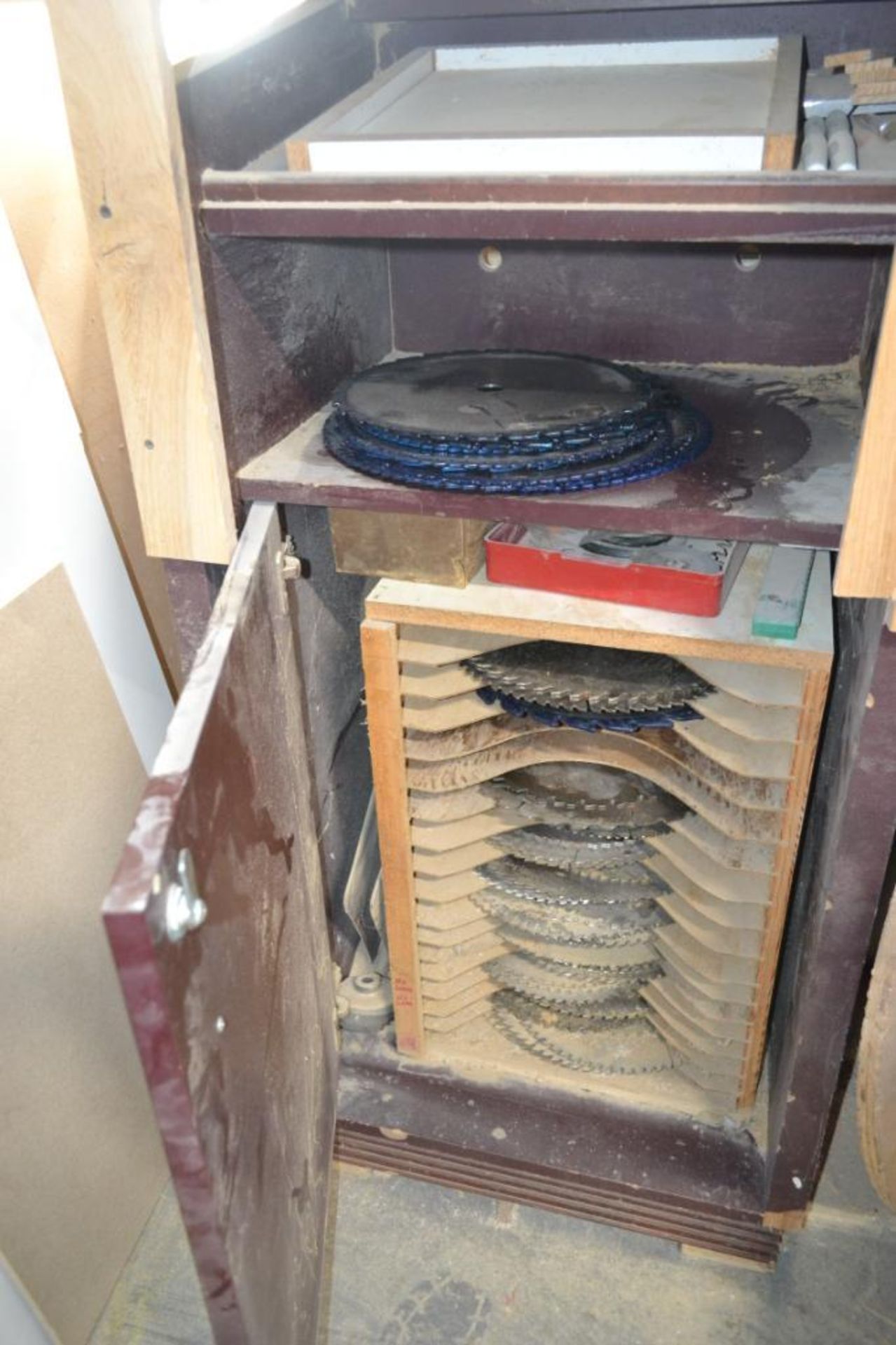 LOT: Cabinet with Saw Blades (some new)