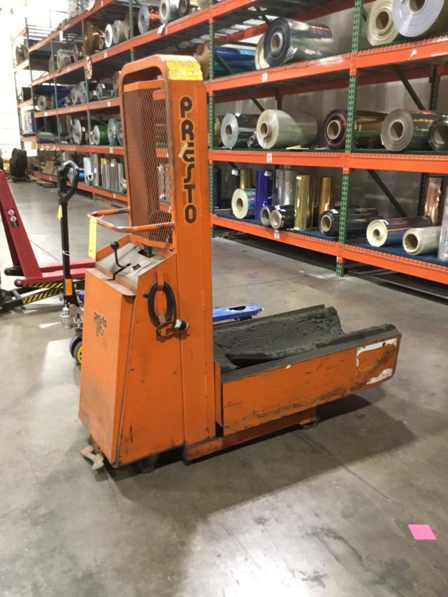 Presto Electric Roll Lift M/N B-552 S/N 0781 1,000 lbs. Capacity (LOCATED IN PA)