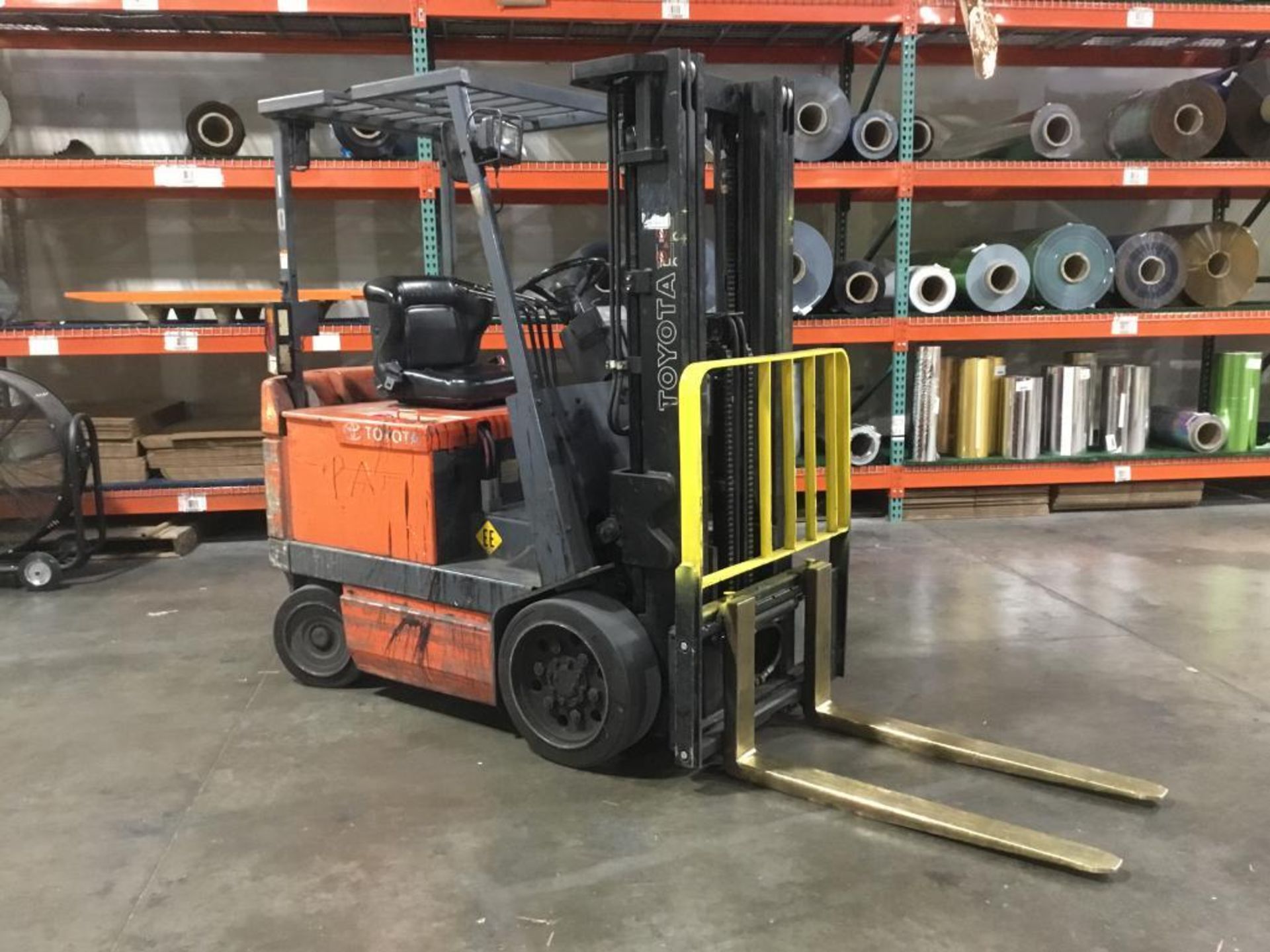 Toyota M/N 30-5FBCU25 Electric 5000lb. Forklift S/N 60414, with Side Shifter, Mac Phazer 36V battery - Image 2 of 5