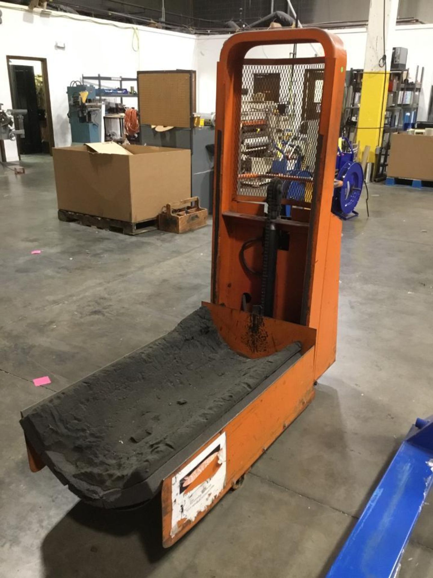 Presto Electric Roll Lift M/N B-552 S/N 0781 1,000 lbs. Capacity (LOCATED IN PA) - Image 2 of 4