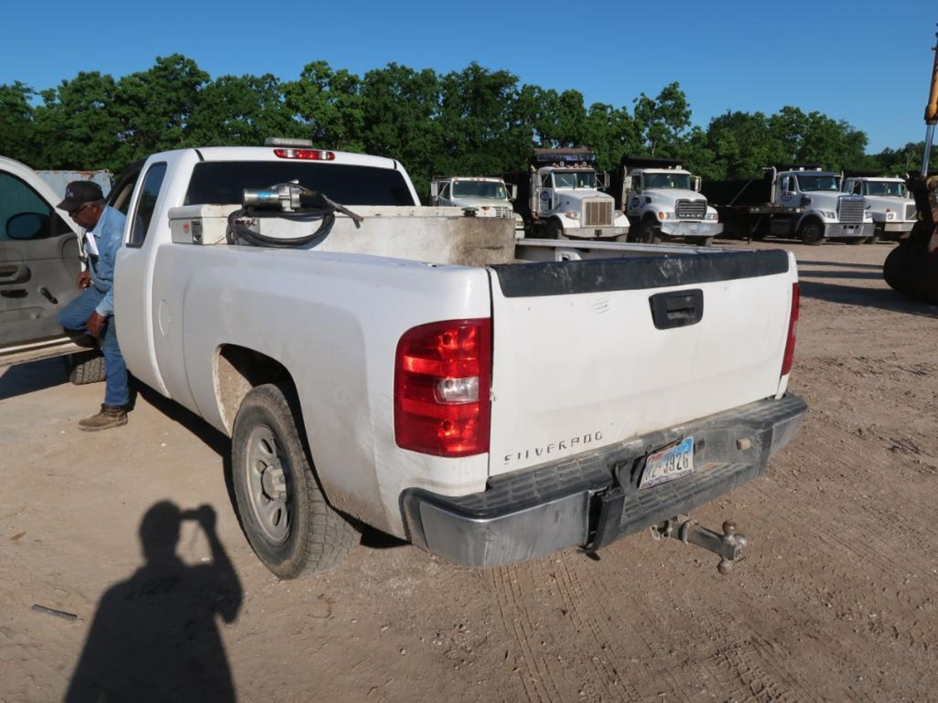 2007 Chevrolet Pick Up Truck Model C3500, VIN 1GCEC19J37E529096, Fuel Transfer, Tool Box, 263,890 mi - Image 3 of 6