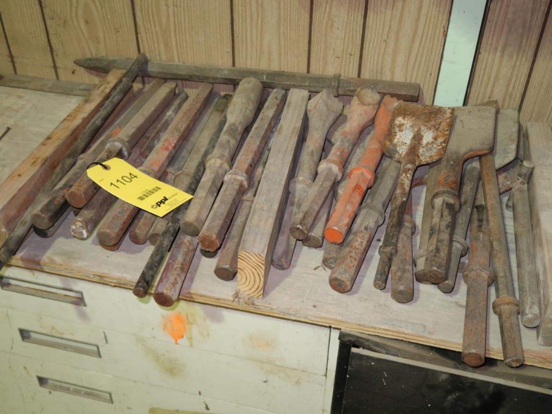 LOT: Assorted Jack Hammer Bits