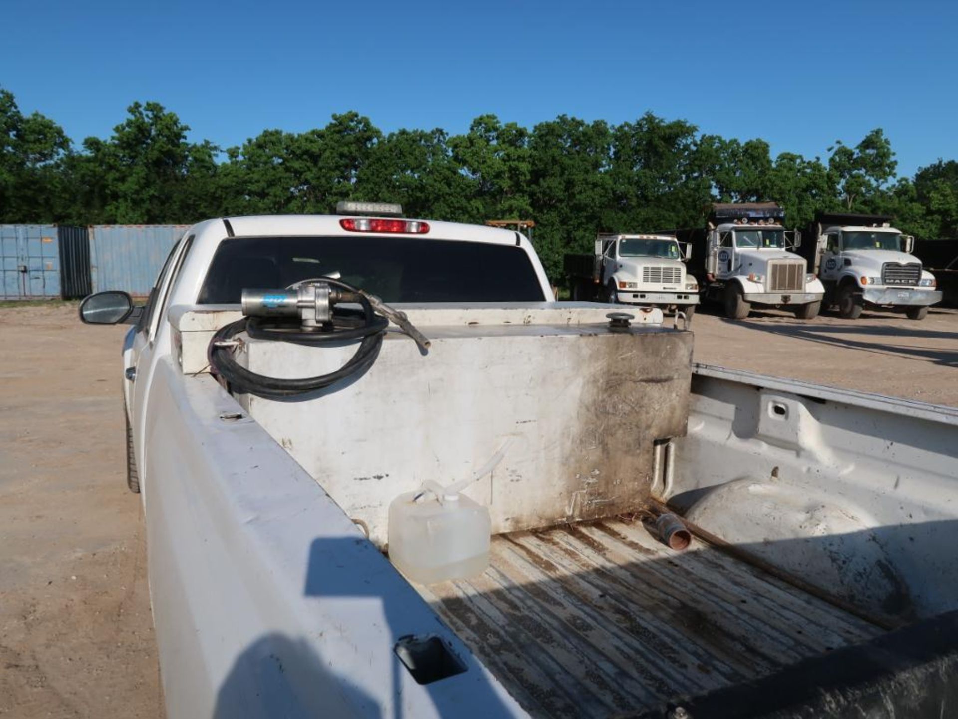 2007 Chevrolet Pick Up Truck Model C3500, VIN 1GCEC19J37E529096, Fuel Transfer, Tool Box, 263,890 mi - Image 4 of 6