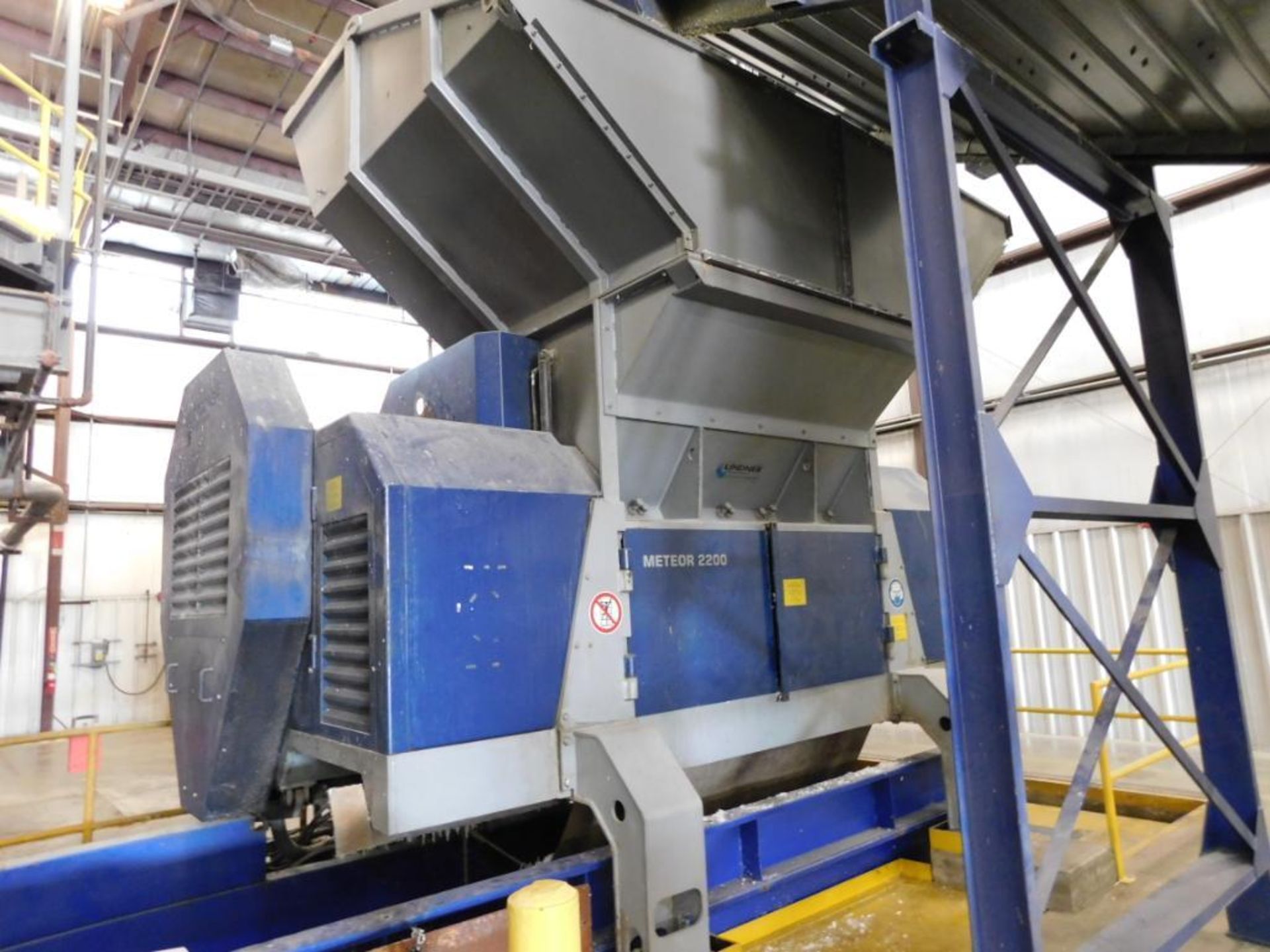 Lindner Single Rotor Shredder Model Meteor 2200, S/N 1424 (2007), (36) Cutters, 116.6 x 116.6 x 37 - Image 4 of 7