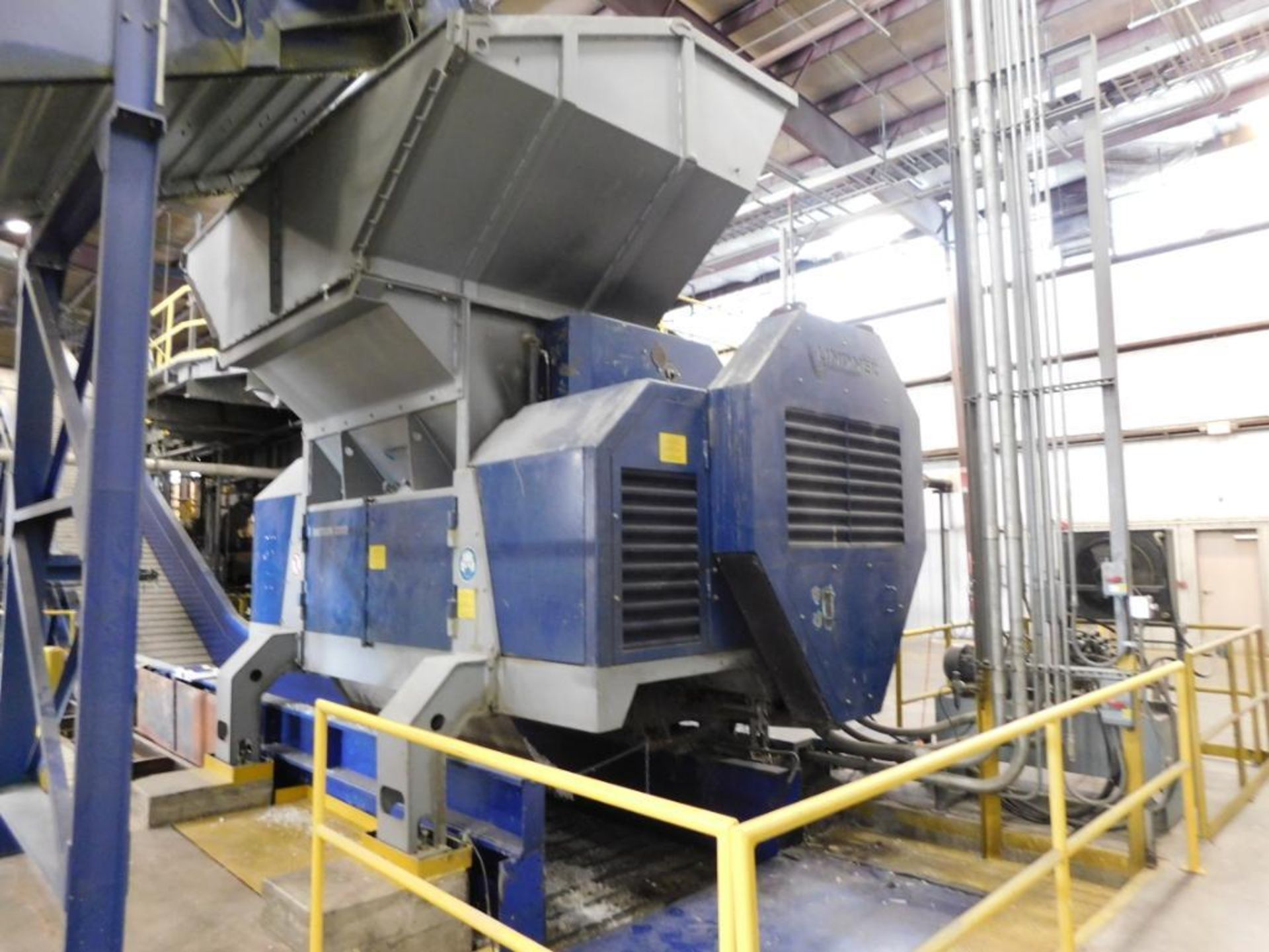 Lindner Single Rotor Shredder Model Meteor 2200, S/N 1424 (2007), (36) Cutters, 116.6 x 116.6 x 37 - Image 3 of 7