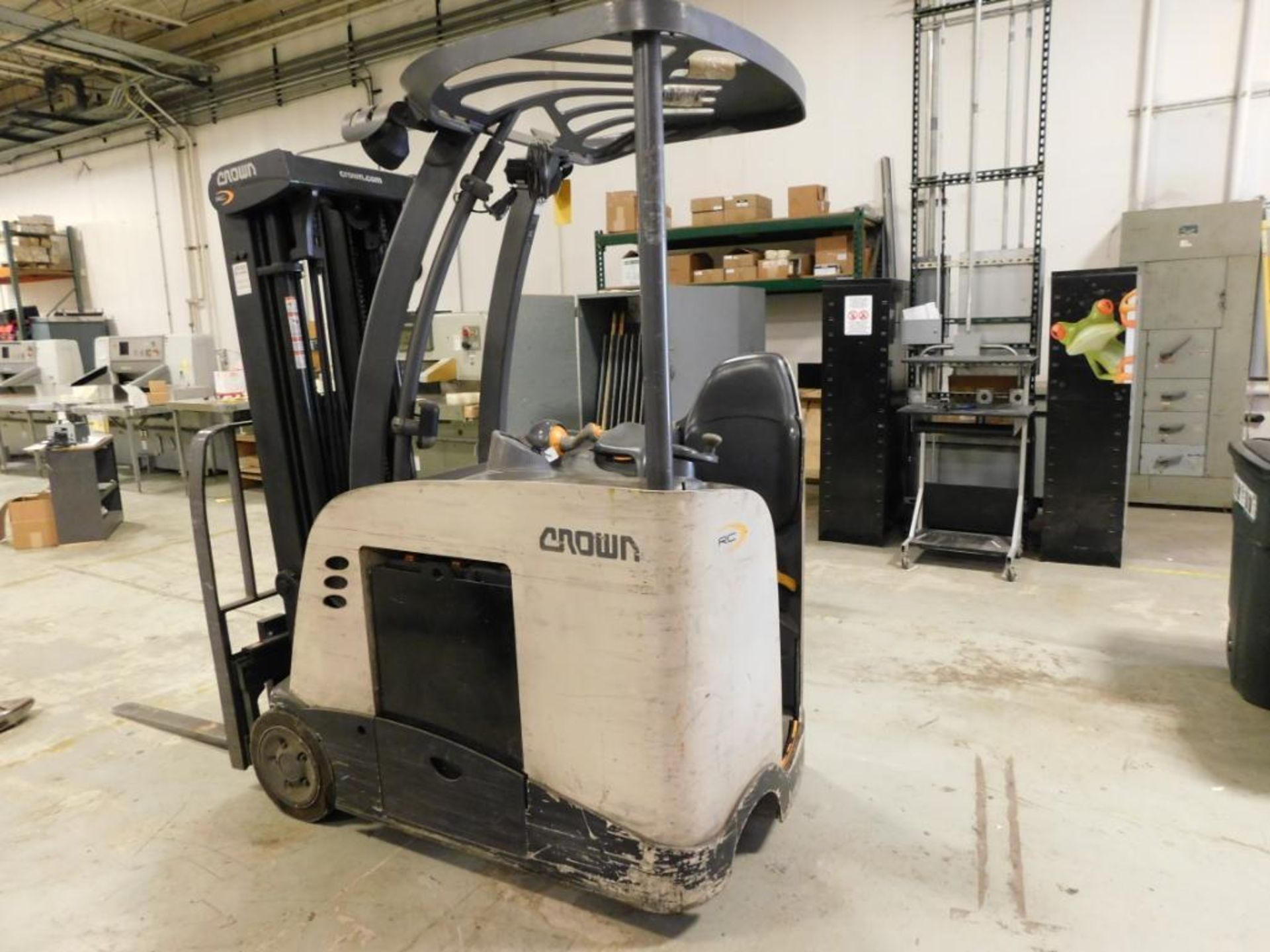 CROWN 4000 lb. Stand-Up Electric Forklift w/Side Shift and Charger, Model RC5545-40, S/N 1A348787, 3 - Image 3 of 5