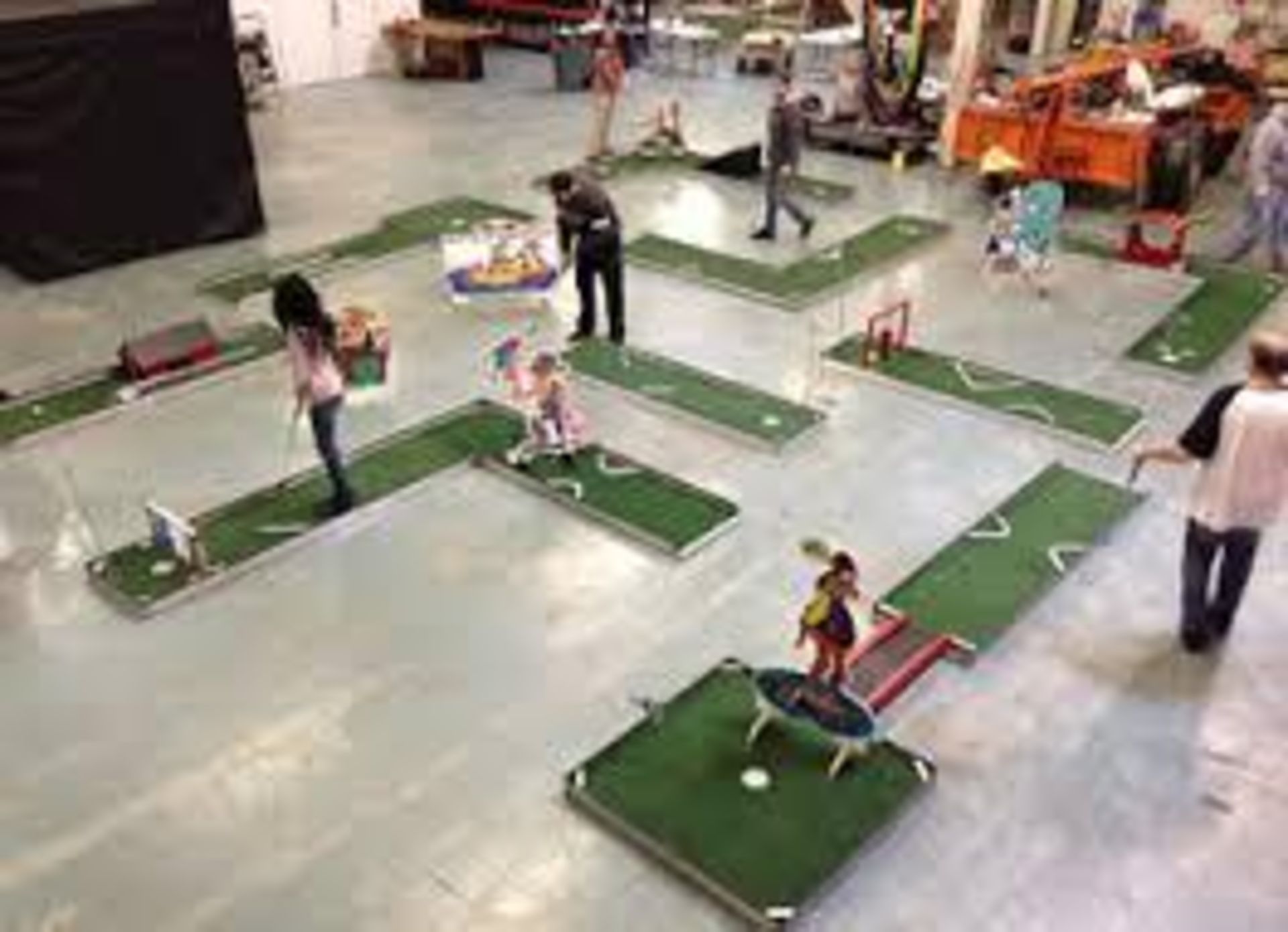 9-Hole Mini Golf System Complete with Obstacles, Putters, Golf Balls nad Storage Rack on Wheels