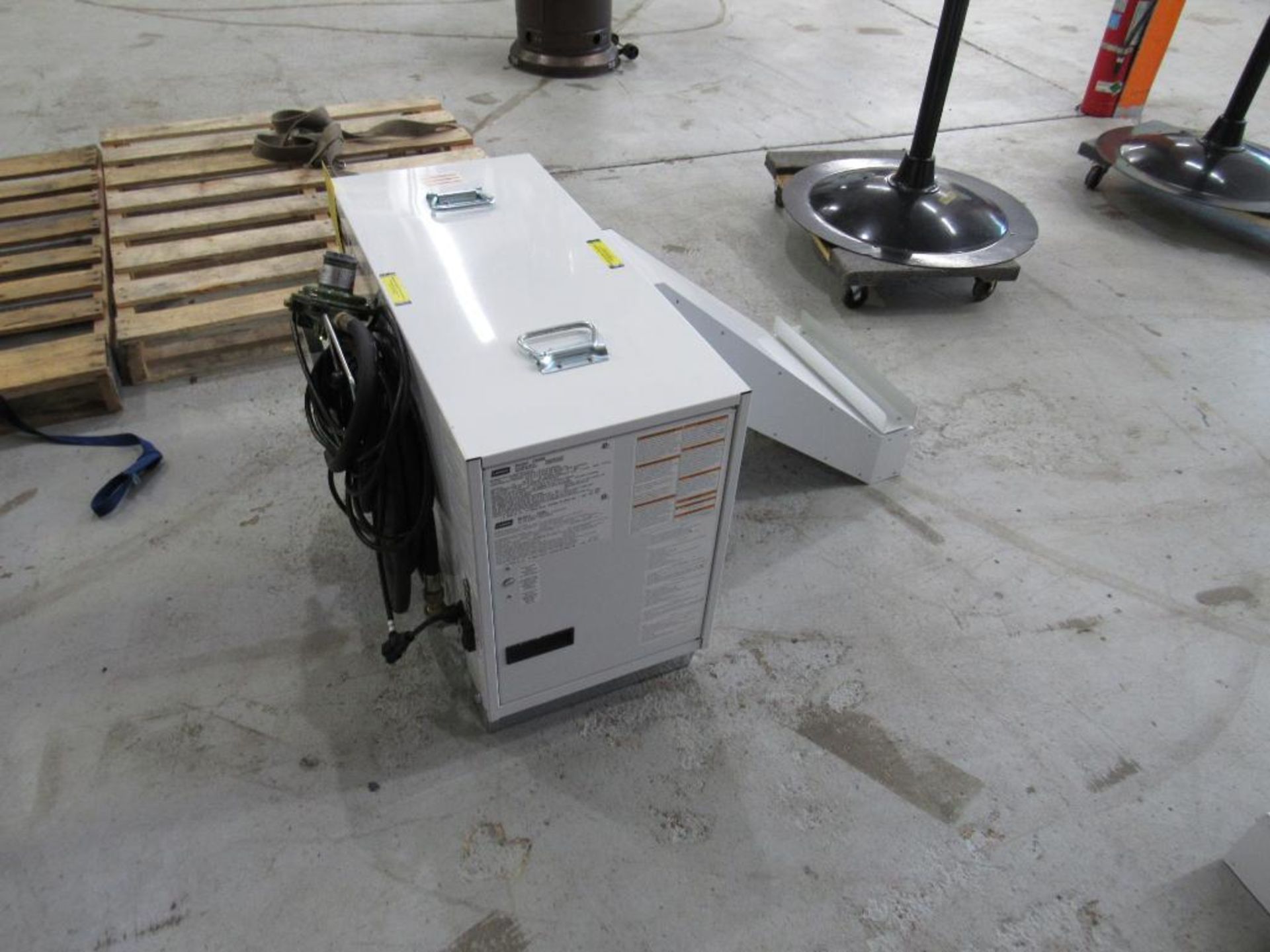 LB White 80,000 BTU Heater - Image 2 of 3