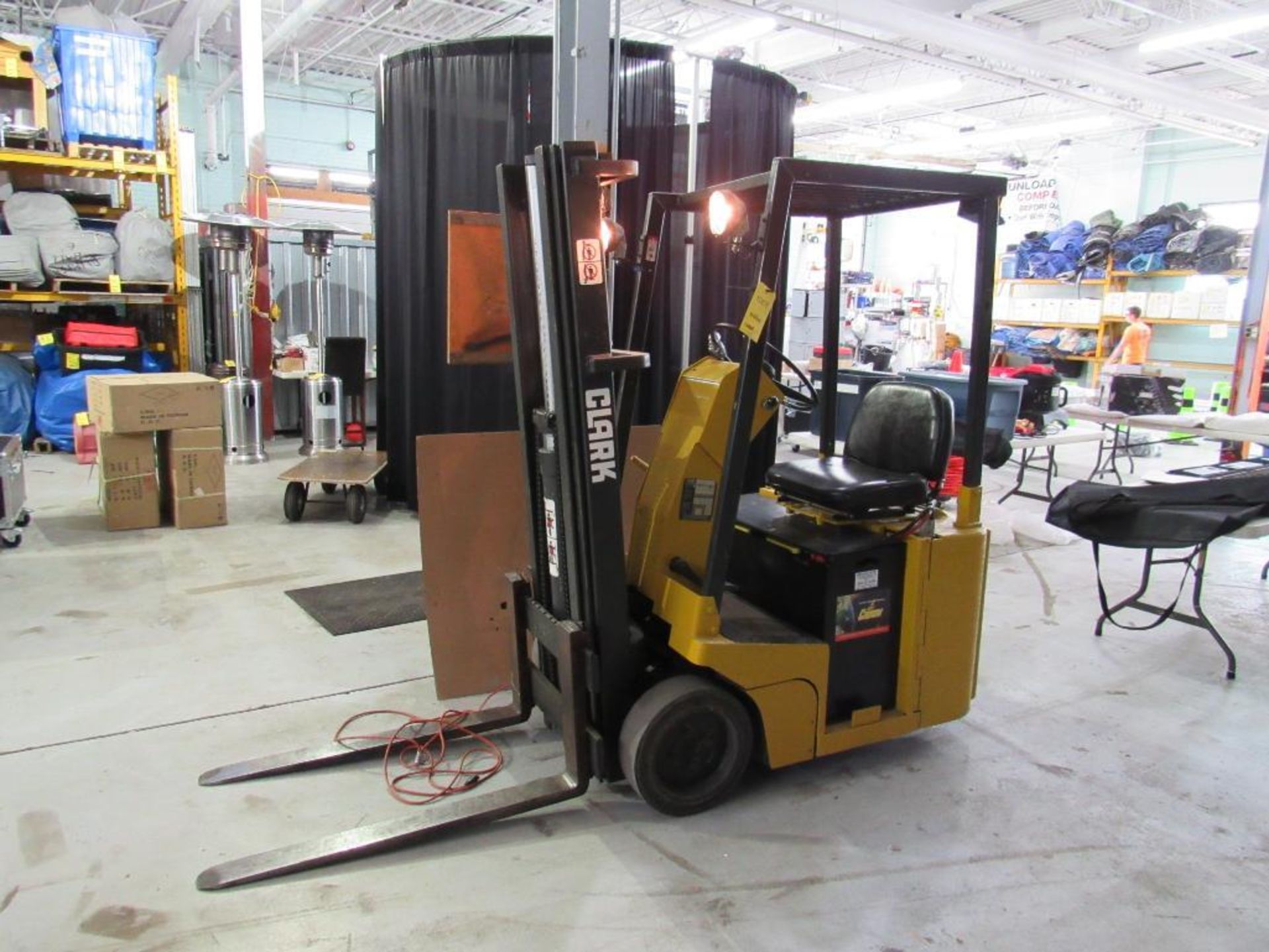 CLARK Electric Fork Lift 2050 lb. Capacity, 3 Mast, Model TW25B, S/N TW125-386-2334, 5881 Hours Indi