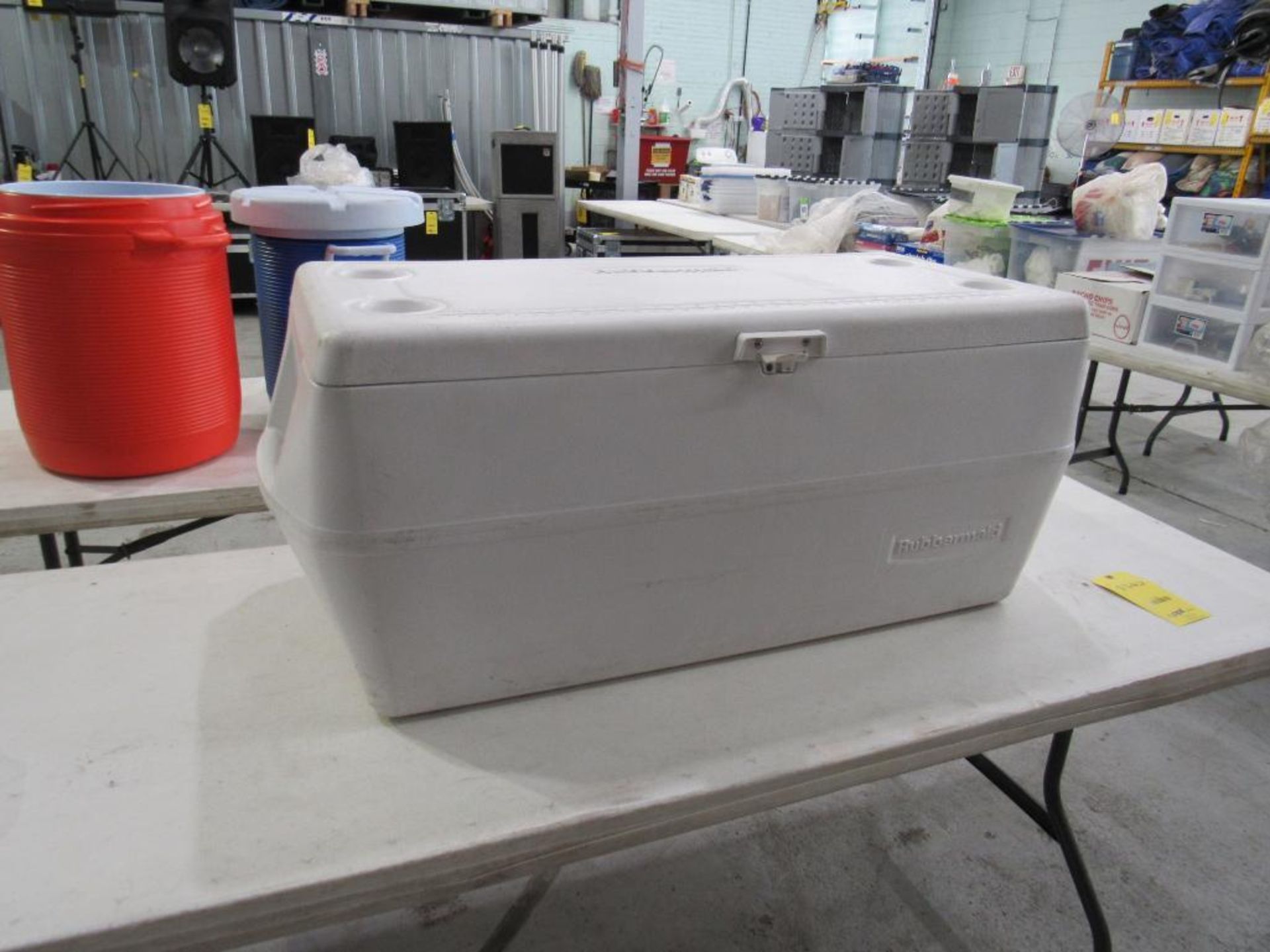 RUBBERMAID 48 in. Cooler