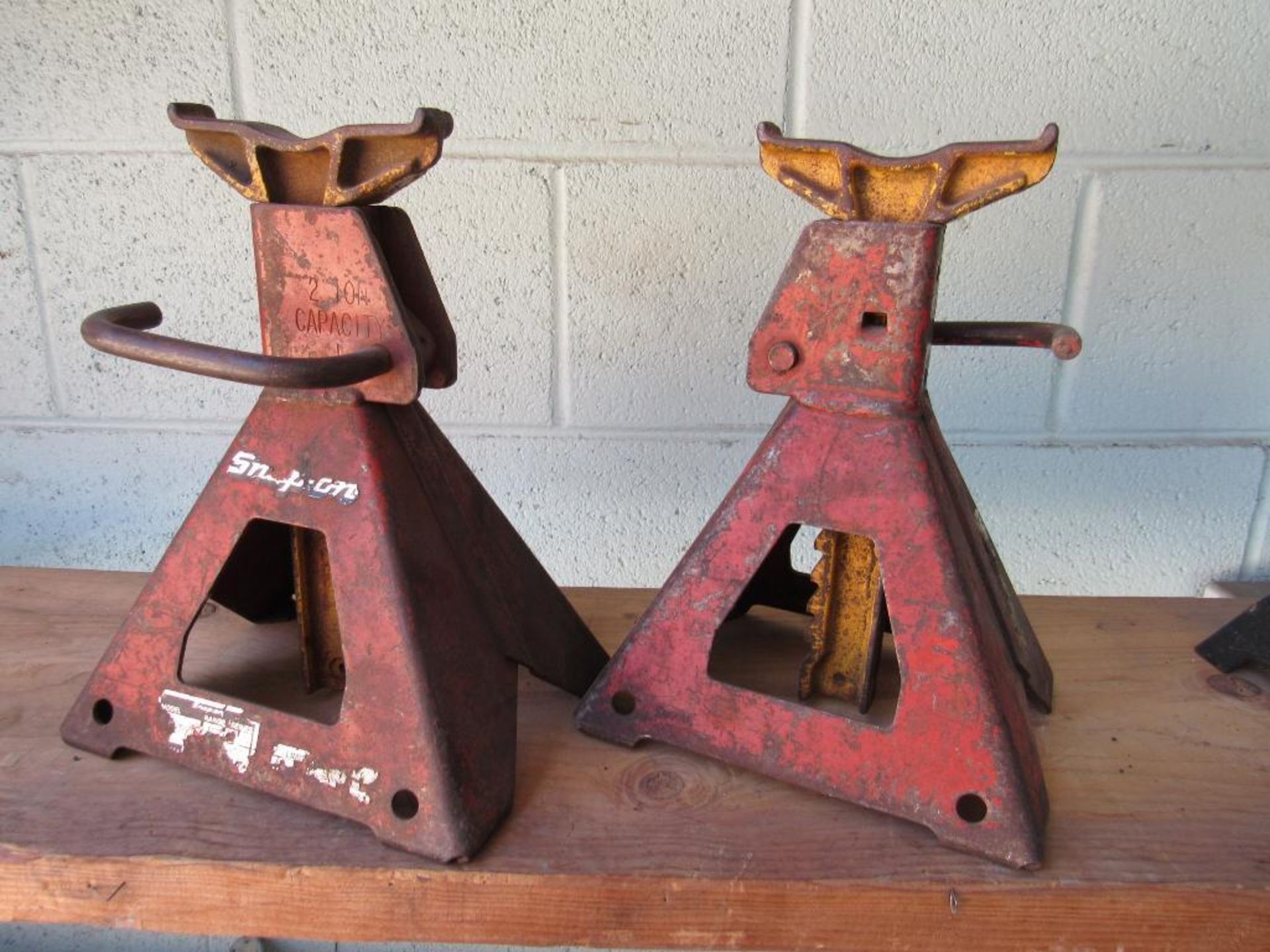 LOT: (2) 2 Ton Jack Stands