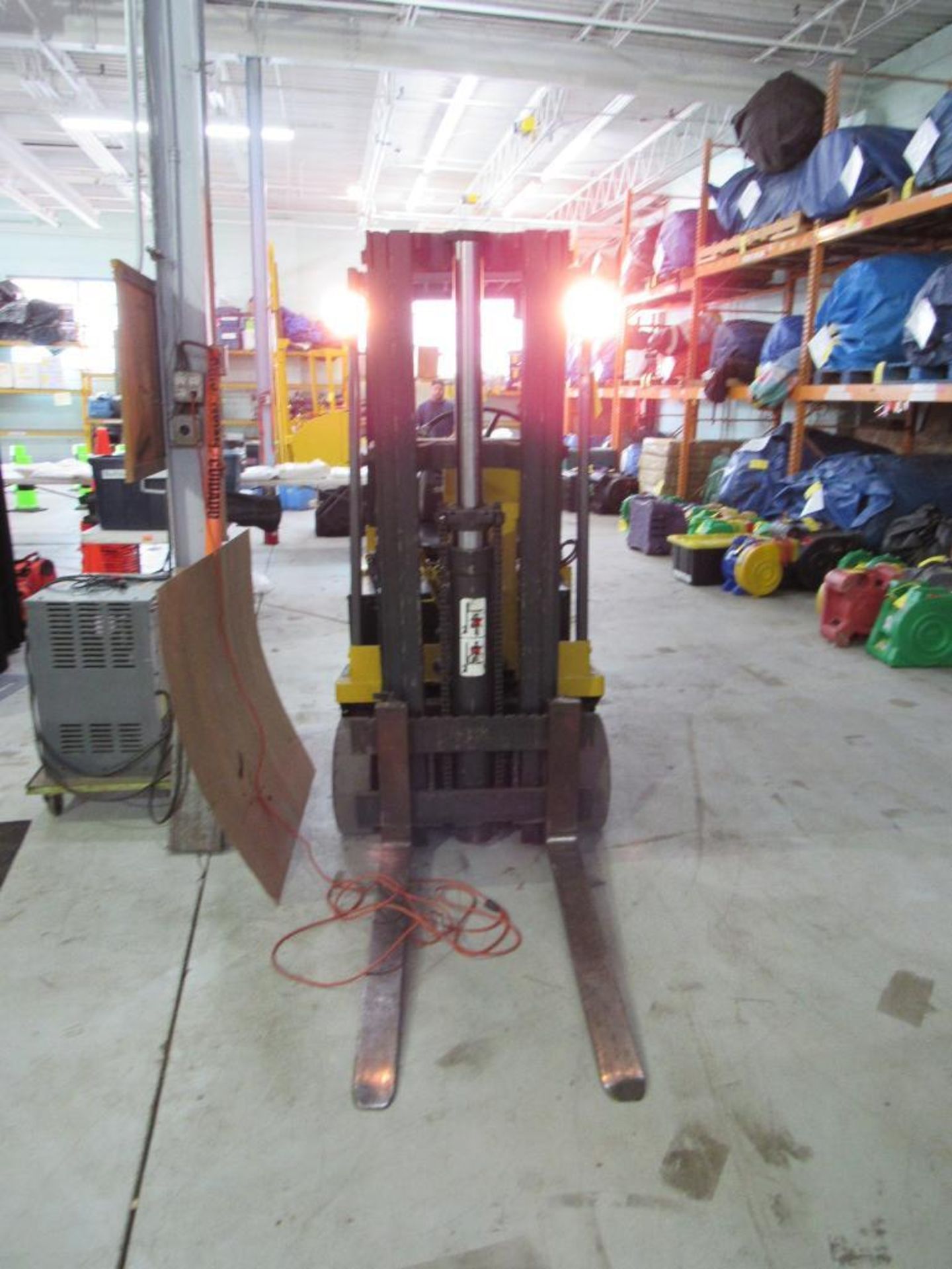 CLARK Electric Fork Lift 2050 lb. Capacity, 3 Mast, Model TW25B, S/N TW125-386-2334, 5881 Hours Indi - Image 5 of 12