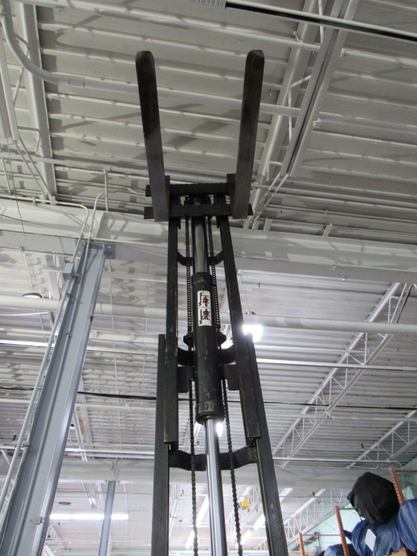 CLARK Electric Fork Lift 2050 lb. Capacity, 3 Mast, Model TW25B, S/N TW125-386-2334, 5881 Hours Indi - Image 7 of 12