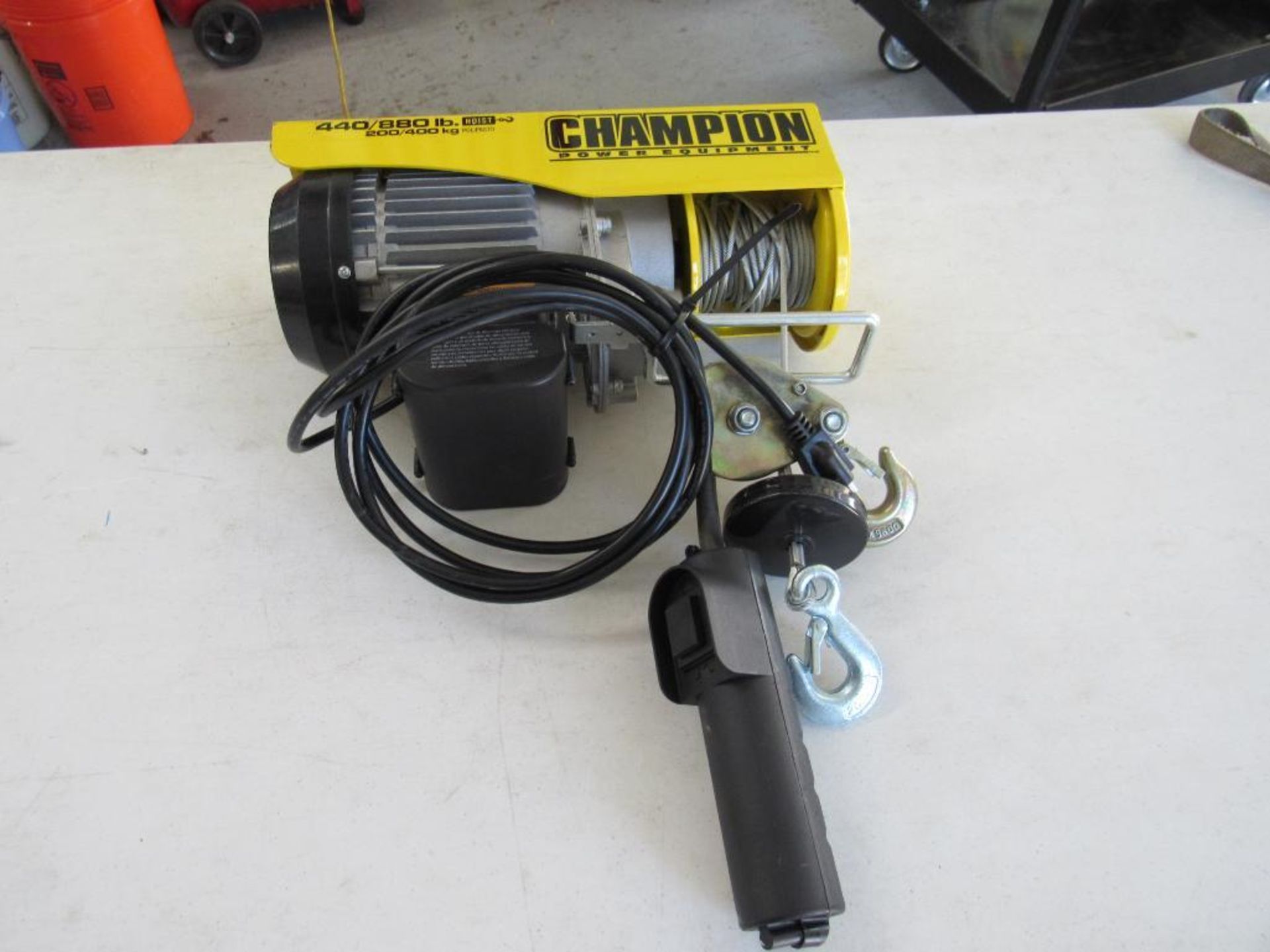 CHAMPION 880 lb. Hoist/Winch 110 v - Image 2 of 2