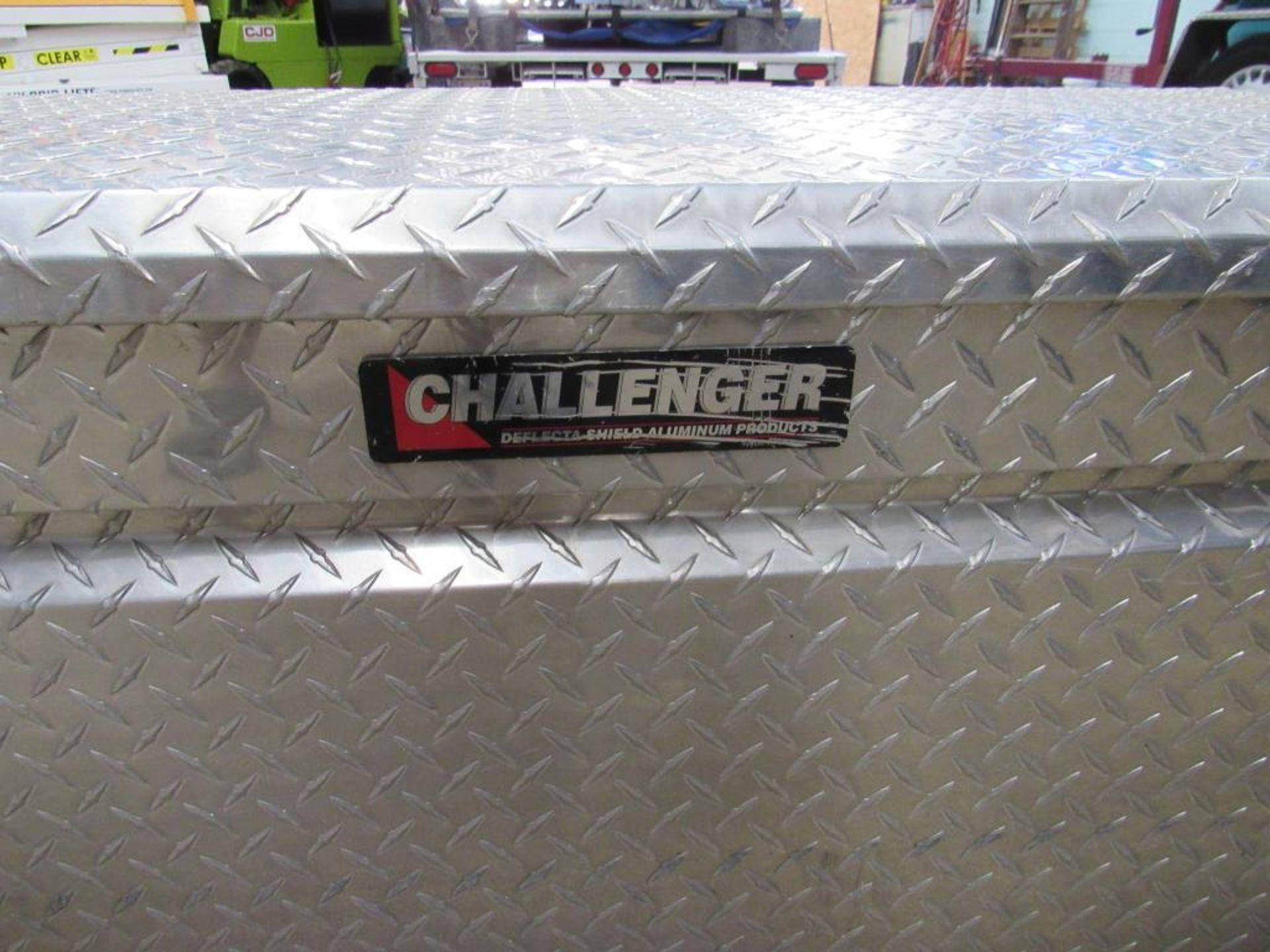 CHALLENGE Aluminum Truck Bed Tool Box 4 ft. x 20 in. x 20 in. - Image 4 of 4