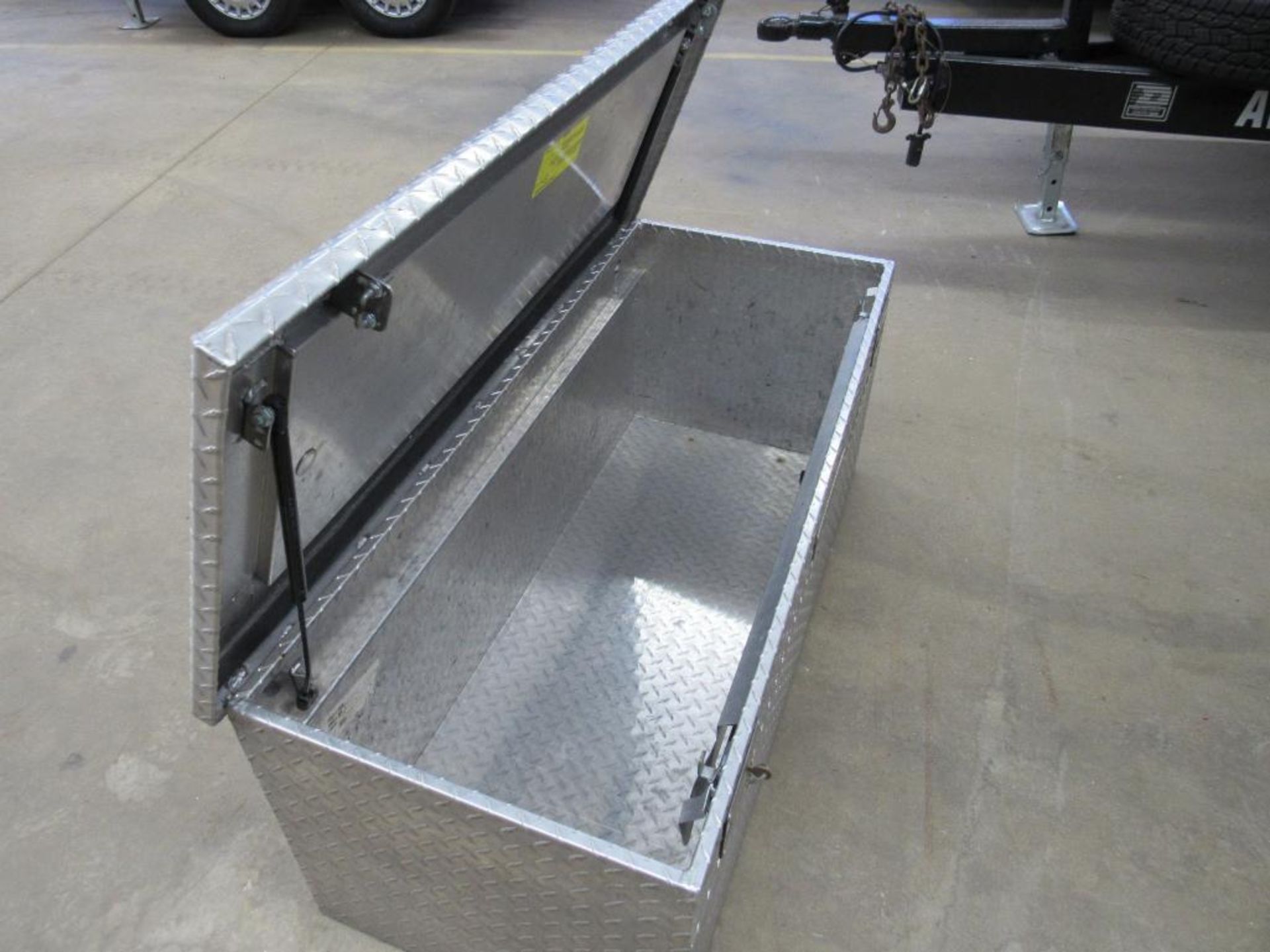 CHALLENGE Aluminum Truck Bed Tool Box 4 ft. x 20 in. x 20 in. - Image 2 of 4
