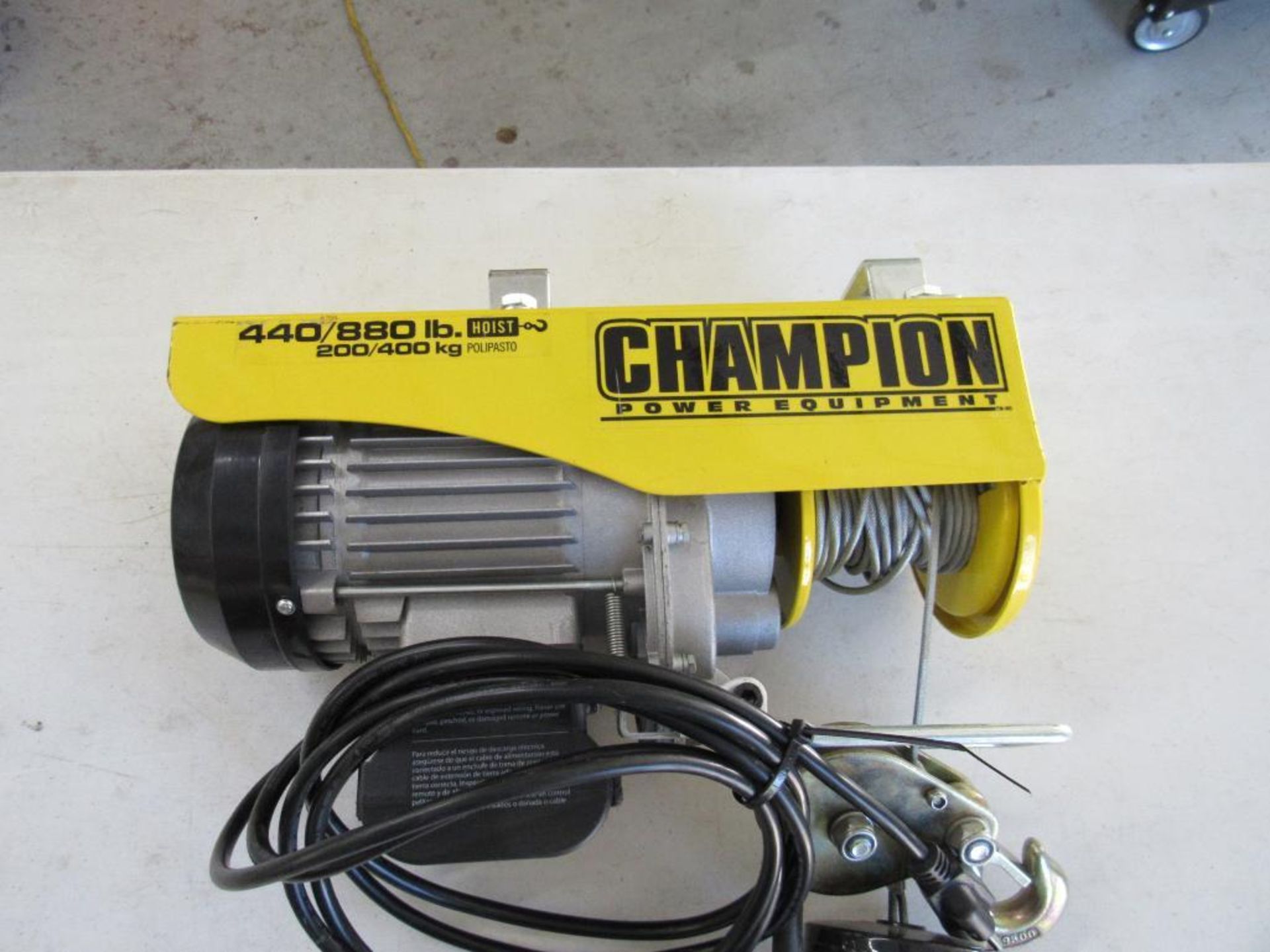 CHAMPION 880 lb. Hoist/Winch 110 v