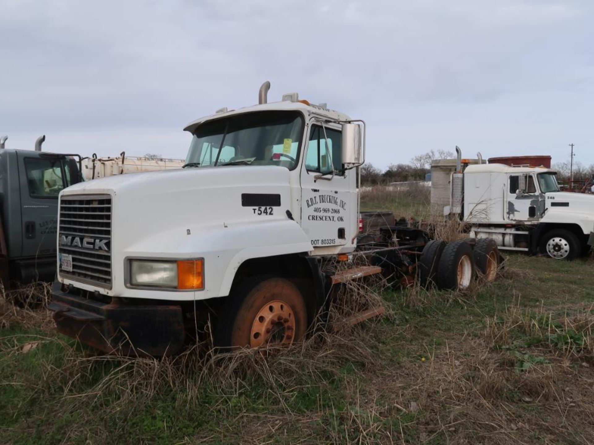 2001 Mack Model CH613, Tractor, 12.0L L6 Diesel, (AS IS - NOT IN SERVICE), VIN: 1M1AA18Y62W148042, U