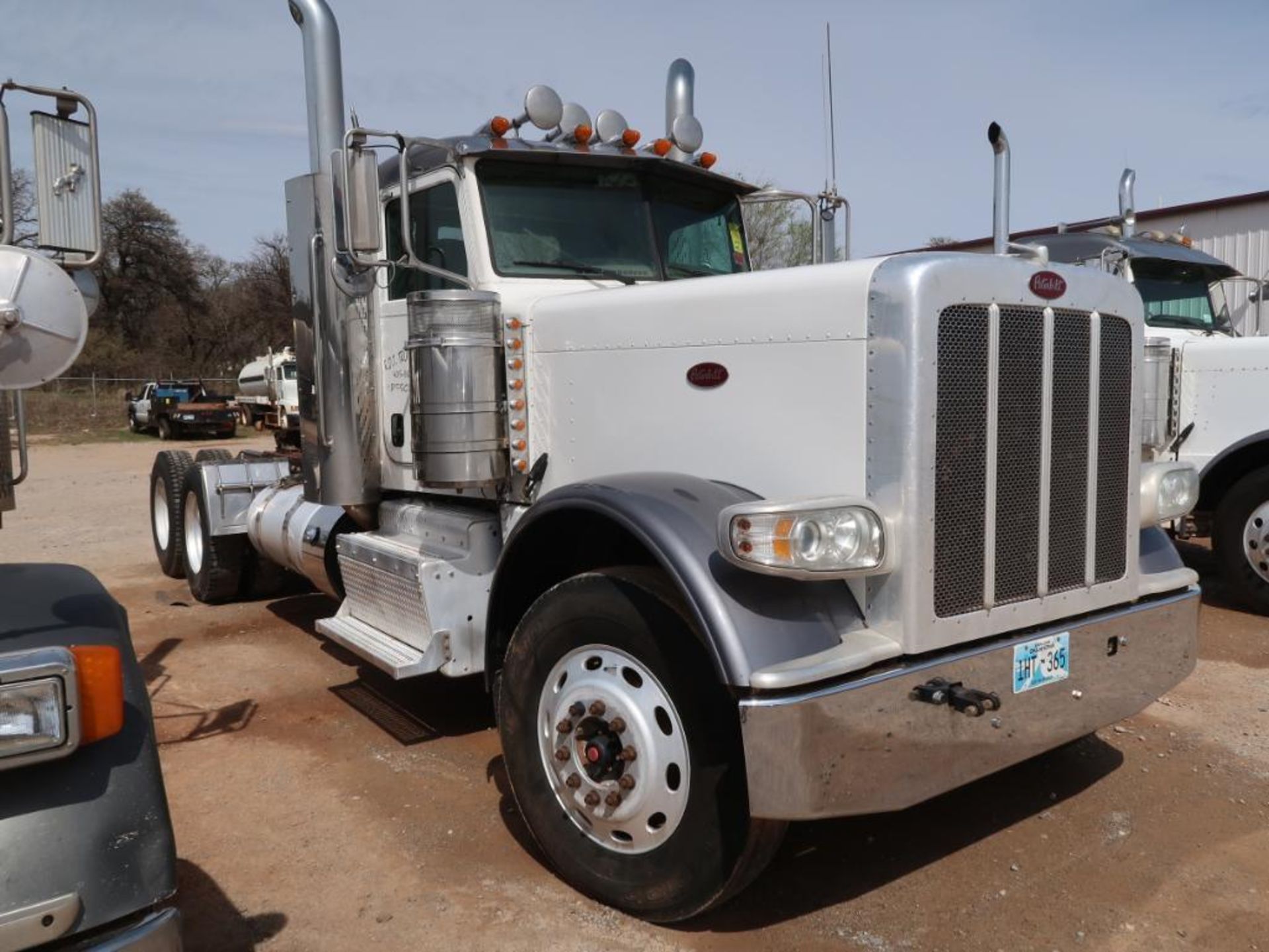2013 Peterbilt Model 389, Tandem Axle Conventional Tractor, 14.9L L6 Diesel, Complete w/ Challenger - Image 2 of 8