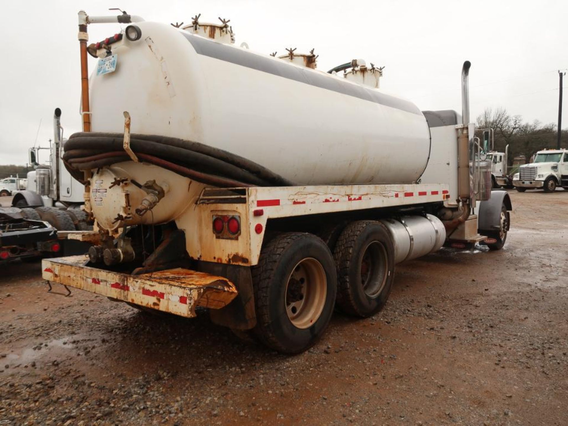 2002 Peterbilt Model 379, Tandem Axle Bobtail Truck, Complete w/ Masport Pump, Tank, 14.GL LG Diesel - Image 3 of 8